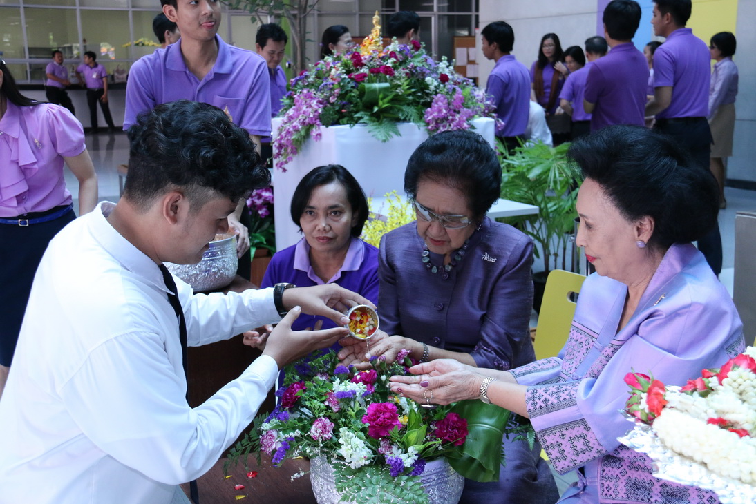 พิธีทำบุญถวายสังฆทาน และเจริญพระพุทธมนต์ และพิธีรดน้ำดำหัวฯ — 21 พฤษภาคม 2025 — สถาบันเทคโนโลยีจิตรลดา CDTI