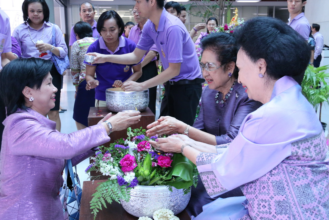 พิธีทำบุญถวายสังฆทาน และเจริญพระพุทธมนต์ และพิธีรดน้ำดำหัวฯ — 21 พฤษภาคม 2025 — สถาบันเทคโนโลยีจิตรลดา CDTI