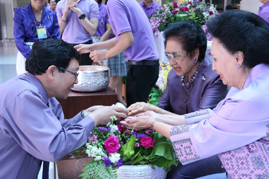 พิธีทำบุญถวายสังฆทาน และเจริญพระพุทธมนต์ และพิธีรดน้ำดำหัวฯ — 21 พฤษภาคม 2025 — สถาบันเทคโนโลยีจิตรลดา CDTI