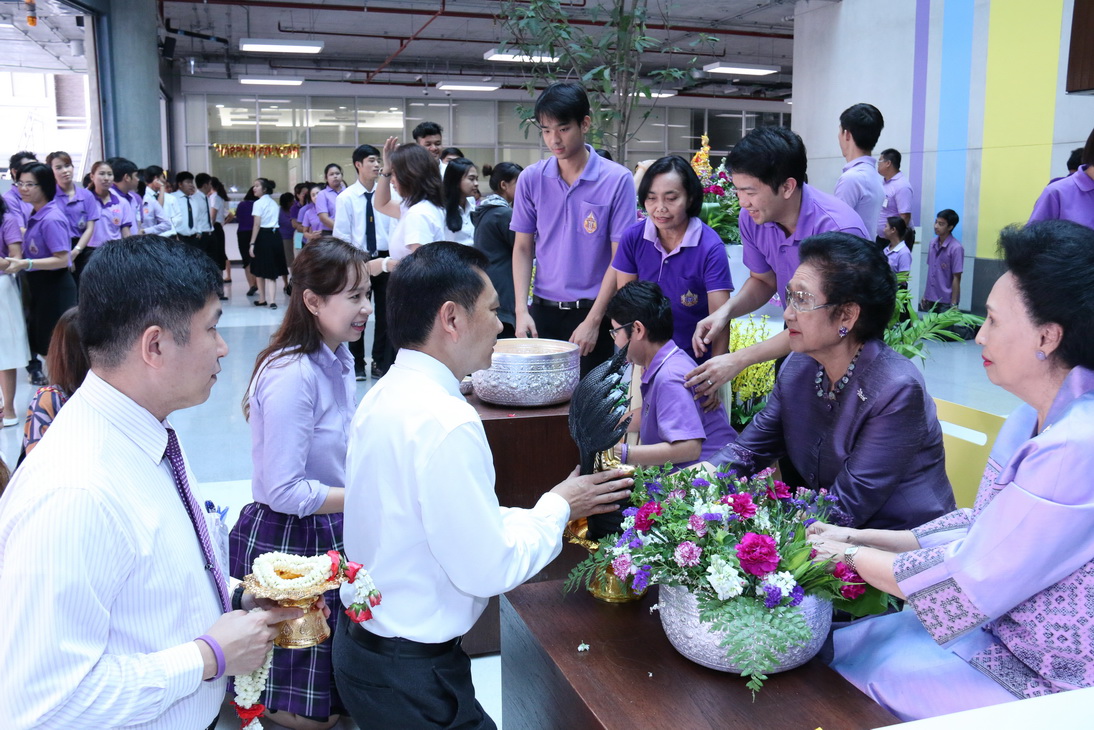 พิธีทำบุญถวายสังฆทาน และเจริญพระพุทธมนต์ และพิธีรดน้ำดำหัวฯ — 21 พฤษภาคม 2025 — สถาบันเทคโนโลยีจิตรลดา CDTI