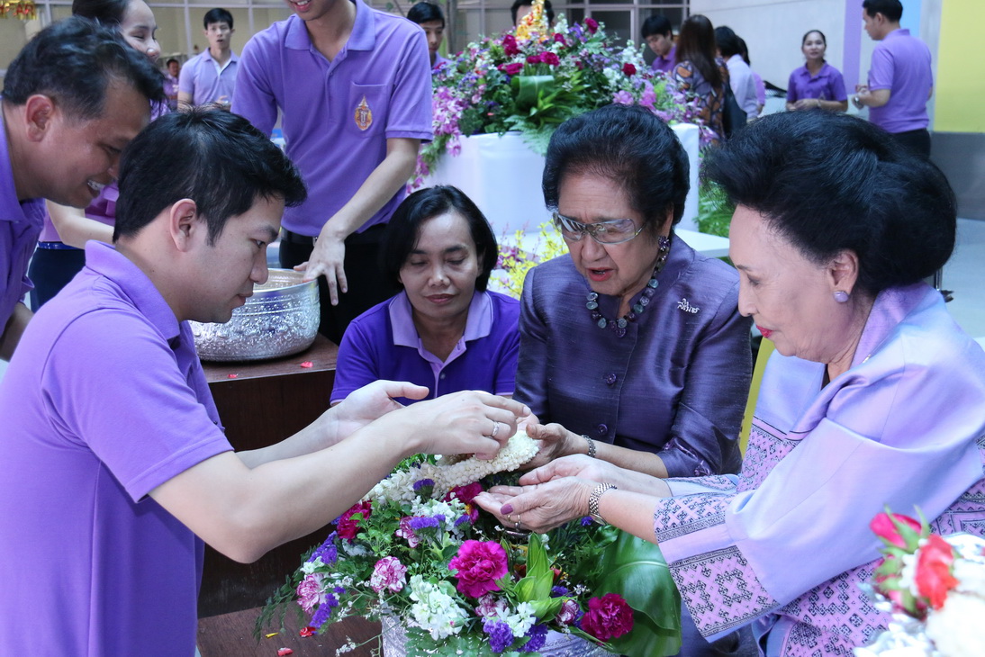 พิธีทำบุญถวายสังฆทาน และเจริญพระพุทธมนต์ และพิธีรดน้ำดำหัวฯ — 21 พฤษภาคม 2025 — สถาบันเทคโนโลยีจิตรลดา CDTI