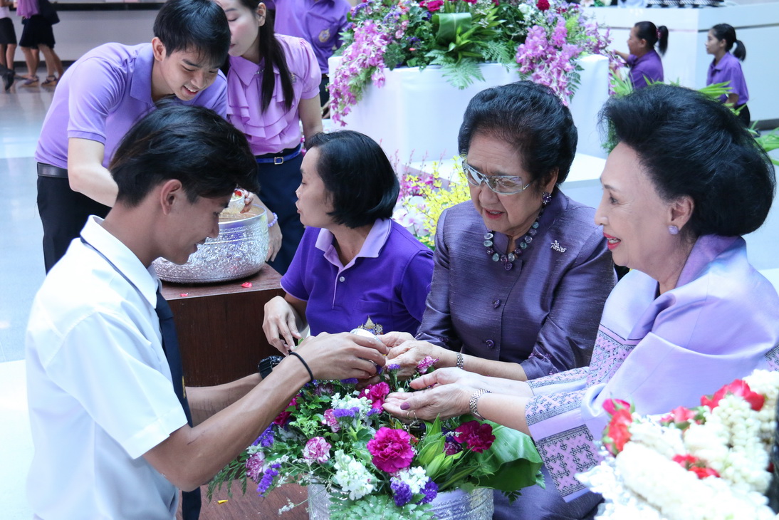 พิธีทำบุญถวายสังฆทาน และเจริญพระพุทธมนต์ และพิธีรดน้ำดำหัวฯ — 21 พฤษภาคม 2025 — สถาบันเทคโนโลยีจิตรลดา CDTI