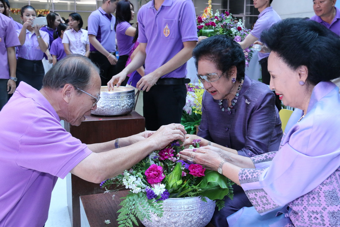 พิธีทำบุญถวายสังฆทาน และเจริญพระพุทธมนต์ และพิธีรดน้ำดำหัวฯ — 21 พฤษภาคม 2025 — สถาบันเทคโนโลยีจิตรลดา CDTI