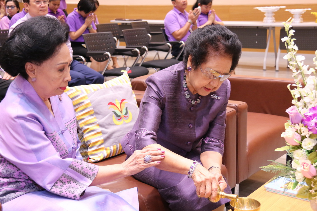 พิธีทำบุญถวายสังฆทาน และเจริญพระพุทธมนต์ และพิธีรดน้ำดำหัวฯ — 21 พฤษภาคม 2025 — สถาบันเทคโนโลยีจิตรลดา CDTI