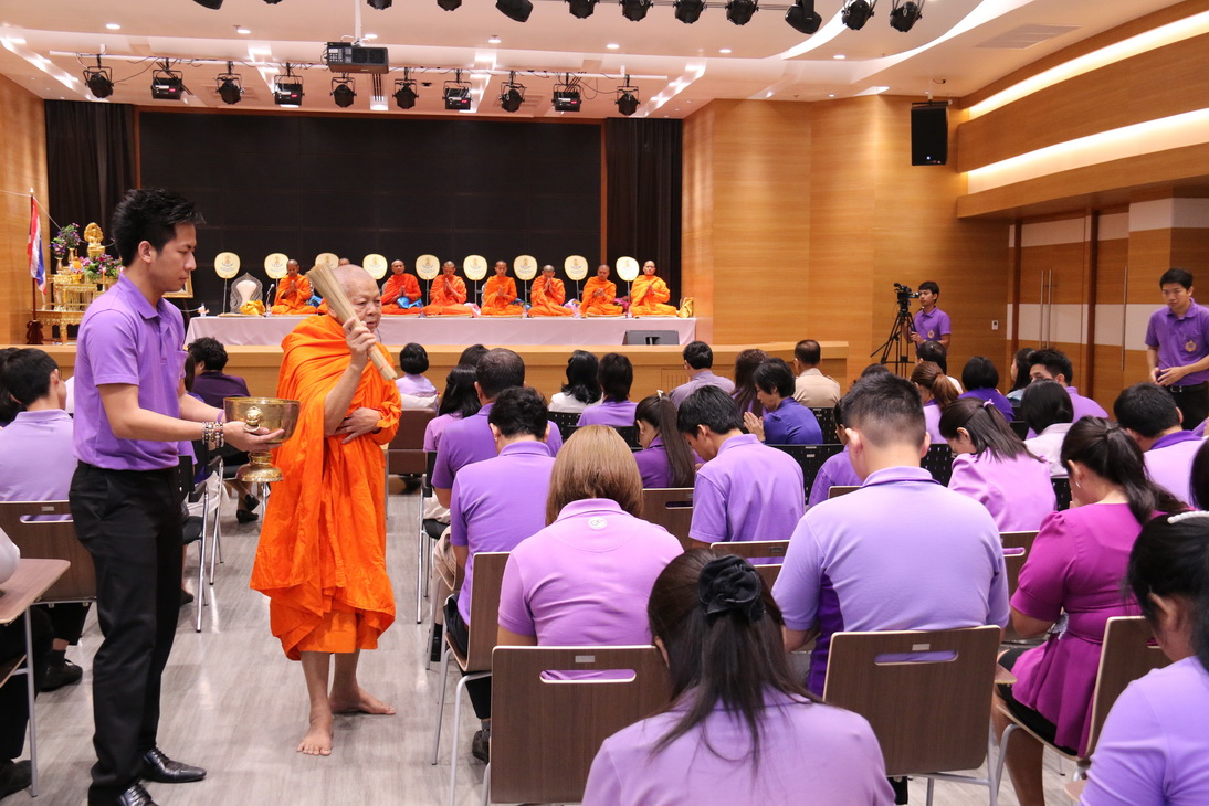พิธีทำบุญถวายสังฆทาน และเจริญพระพุทธมนต์ และพิธีรดน้ำดำหัวฯ — 21 พฤษภาคม 2025 — สถาบันเทคโนโลยีจิตรลดา CDTI