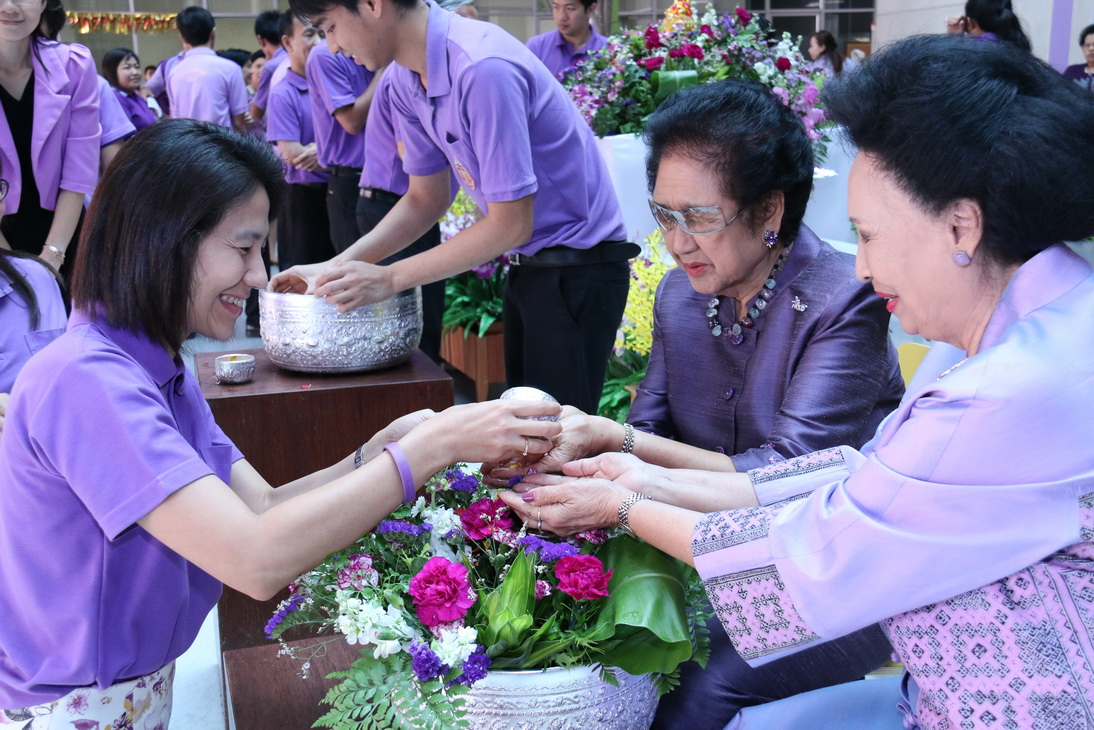 พิธีทำบุญถวายสังฆทาน และเจริญพระพุทธมนต์ และพิธีรดน้ำดำหัวฯ — 21 พฤษภาคม 2025 — สถาบันเทคโนโลยีจิตรลดา CDTI