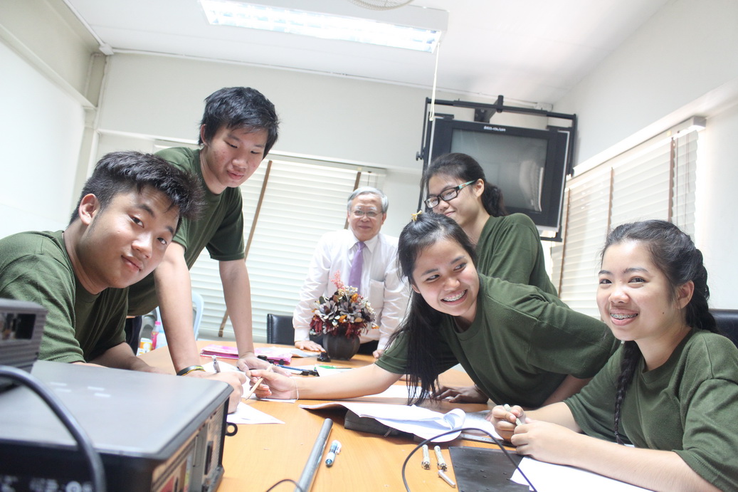 นักศึกษาคณะเทคโนโลยีอุตสาหกรรม รุ่นที่ 1 ปีการศึกษา 2558 — 7 สิงหาคม 2025 — สถาบันเทคโนโลยีจิตรลดา CDTI