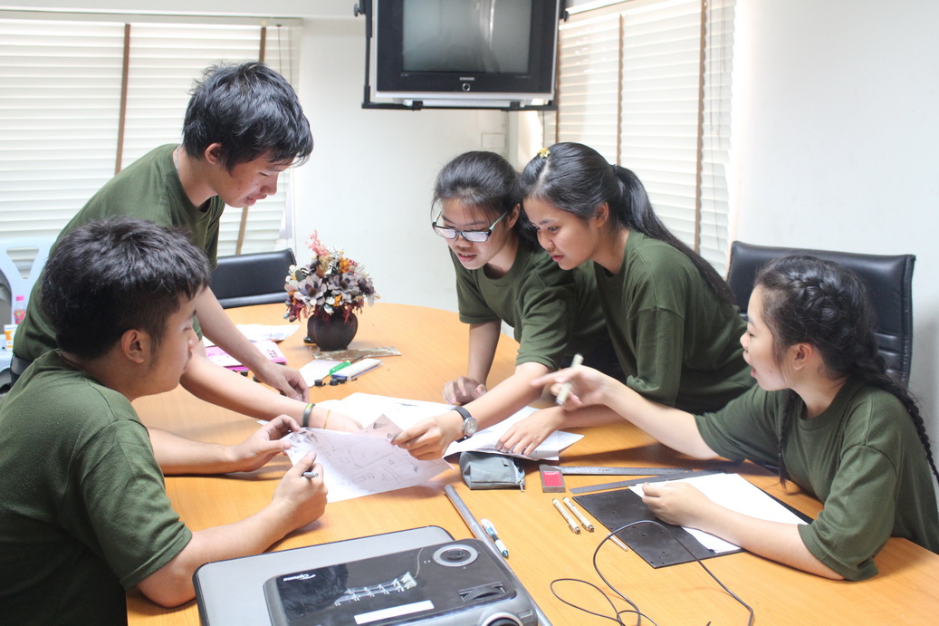 นักศึกษาคณะเทคโนโลยีอุตสาหกรรม รุ่นที่ 1 ปีการศึกษา 2558 — 7 สิงหาคม 2025 — สถาบันเทคโนโลยีจิตรลดา CDTI