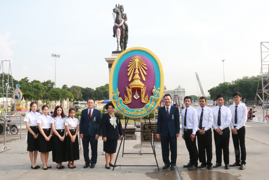 คณะอาจารย์ เจ้าหน้าที่ และนักศึกษาวิทยาลัยเทคโนโลยีจิตรลดา ร่วมพิธีวางพวงมาลาเนื่องในวันปิยมหาราช — 1 พฤษภาคม 2025 — สถาบันเทคโนโลยีจิตรลดา CDTI