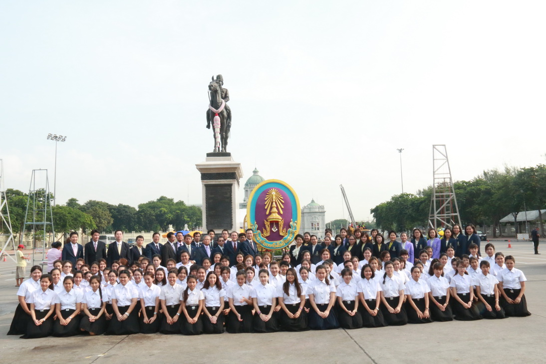 คณะอาจารย์ เจ้าหน้าที่ และนักศึกษาวิทยาลัยเทคโนโลยีจิตรลดา ร่วมพิธีวางพวงมาลาเนื่องในวันปิยมหาราช — 1 พฤษภาคม 2025 — สถาบันเทคโนโลยีจิตรลดา CDTI