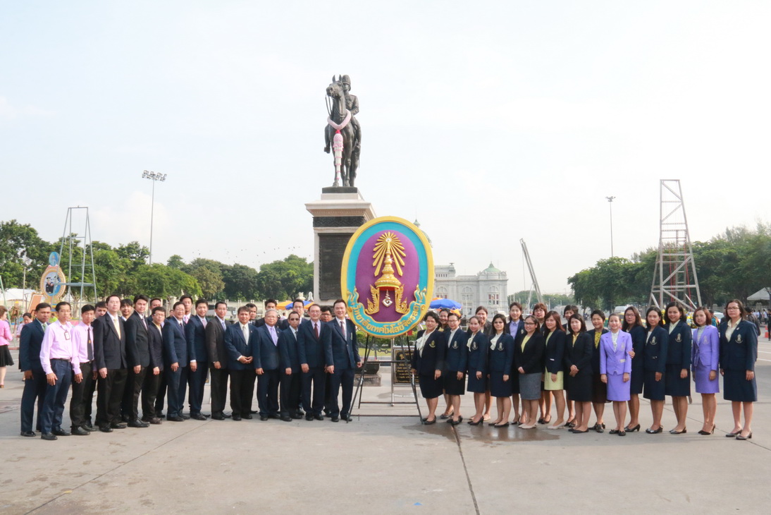 คณะอาจารย์ เจ้าหน้าที่ และนักศึกษาวิทยาลัยเทคโนโลยีจิตรลดา ร่วมพิธีวางพวงมาลาเนื่องในวันปิยมหาราช — 1 พฤษภาคม 2025 — สถาบันเทคโนโลยีจิตรลดา CDTI