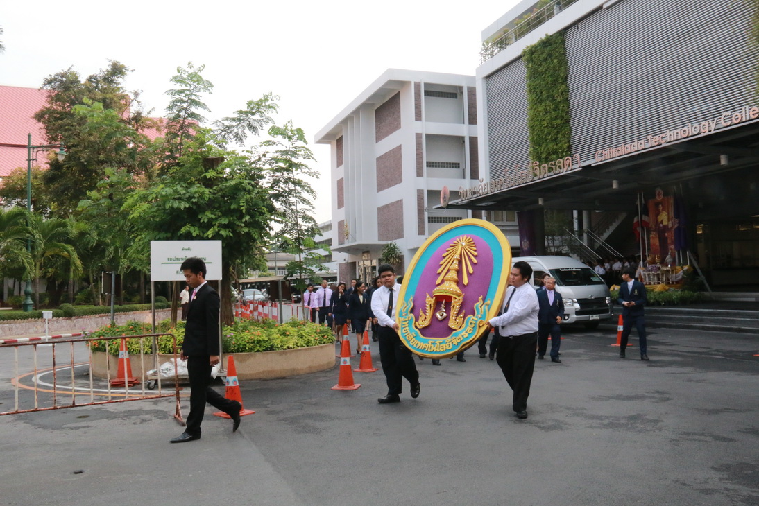 คณะอาจารย์ เจ้าหน้าที่ และนักศึกษาวิทยาลัยเทคโนโลยีจิตรลดา ร่วมพิธีวางพวงมาลาเนื่องในวันปิยมหาราช — 1 พฤษภาคม 2025 — สถาบันเทคโนโลยีจิตรลดา CDTI