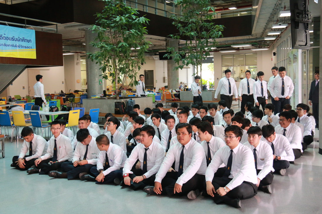 คณะอาจารย์ เจ้าหน้าที่ และนักศึกษาวิทยาลัยเทคโนโลยีจิตรลดา ร่วมพิธีวางพวงมาลาเนื่องในวันปิยมหาราช — 1 พฤษภาคม 2025 — สถาบันเทคโนโลยีจิตรลดา CDTI