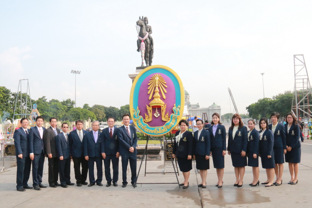 คณะอาจารย์ เจ้าหน้าที่ และนักศึกษาวิทยาลัยเทคโนโลยีจิตรลดา ร่วมพิธีวางพวงมาลาเนื่องในวันปิยมหาราช — 1 พฤษภาคม 2025 — สถาบันเทคโนโลยีจิตรลดา CDTI
