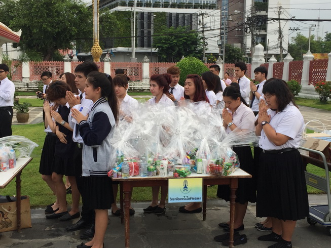 กิจกรรมทำบุญตักบาตรเทโว เนื่องในวันออกพรรษา — 1 พฤษภาคม 2025 — สถาบันเทคโนโลยีจิตรลดา CDTI