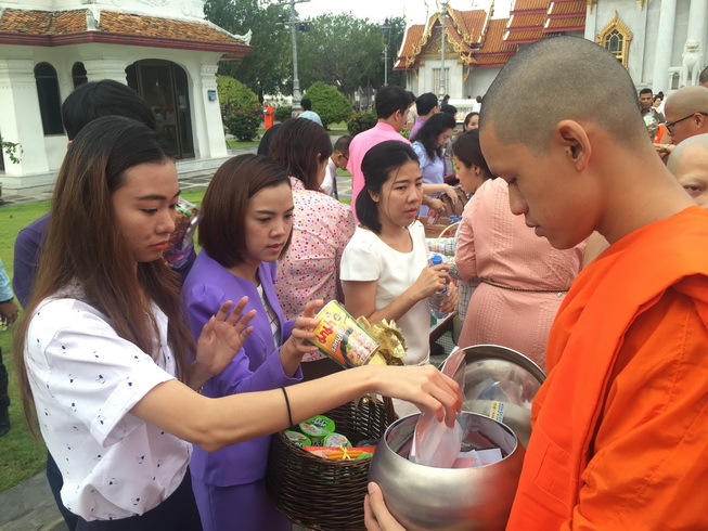 กิจกรรมทำบุญตักบาตรเทโว เนื่องในวันออกพรรษา — 1 พฤษภาคม 2025 — สถาบันเทคโนโลยีจิตรลดา CDTI