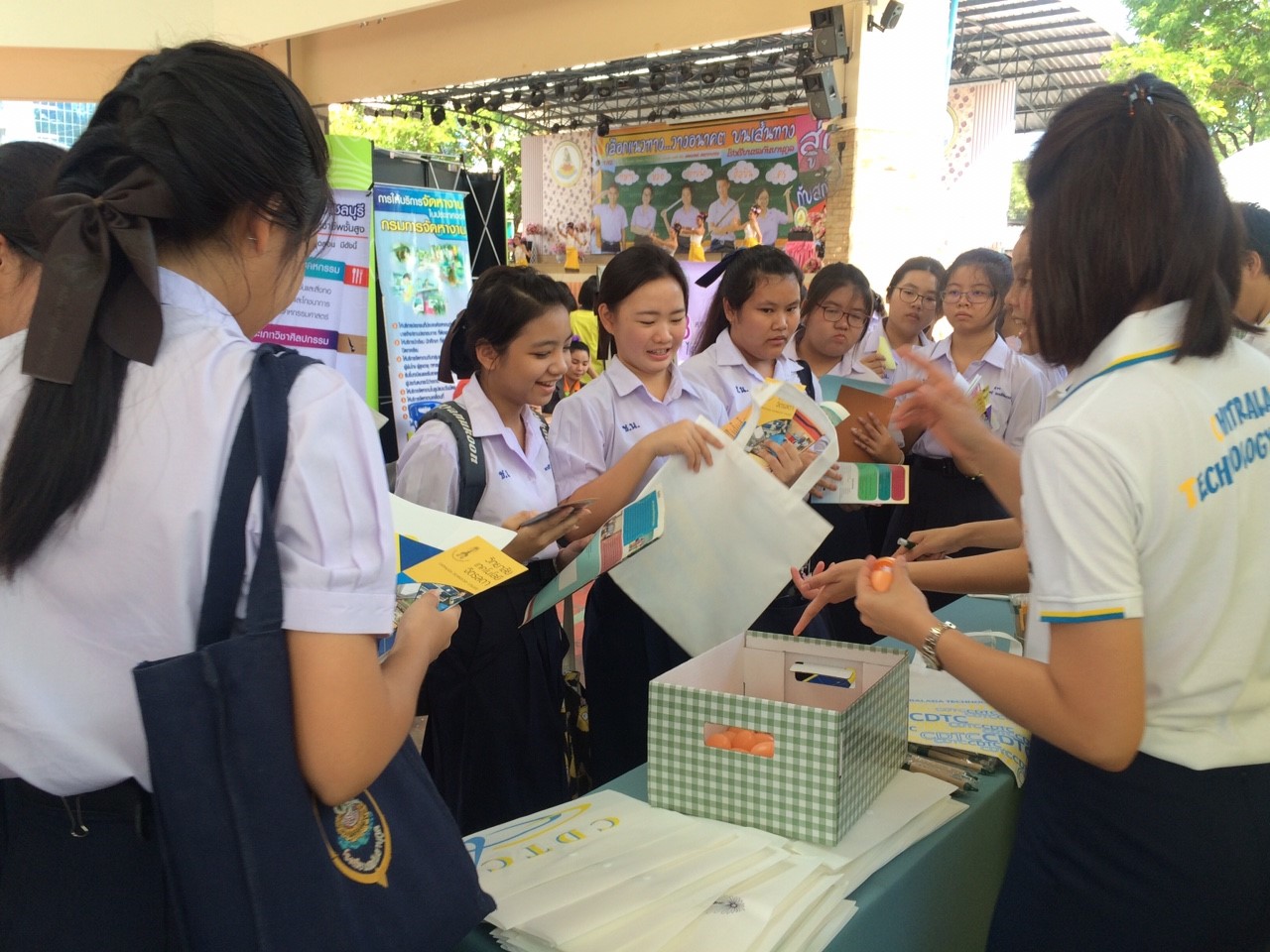กิจกรรม"บนเส้นทางสู่ฝัน กับสถาบันดี๊ดี" โรงเรียนชลกันยานุกุล — 1 พฤษภาคม 2025 — สถาบันเทคโนโลยีจิตรลดา CDTI