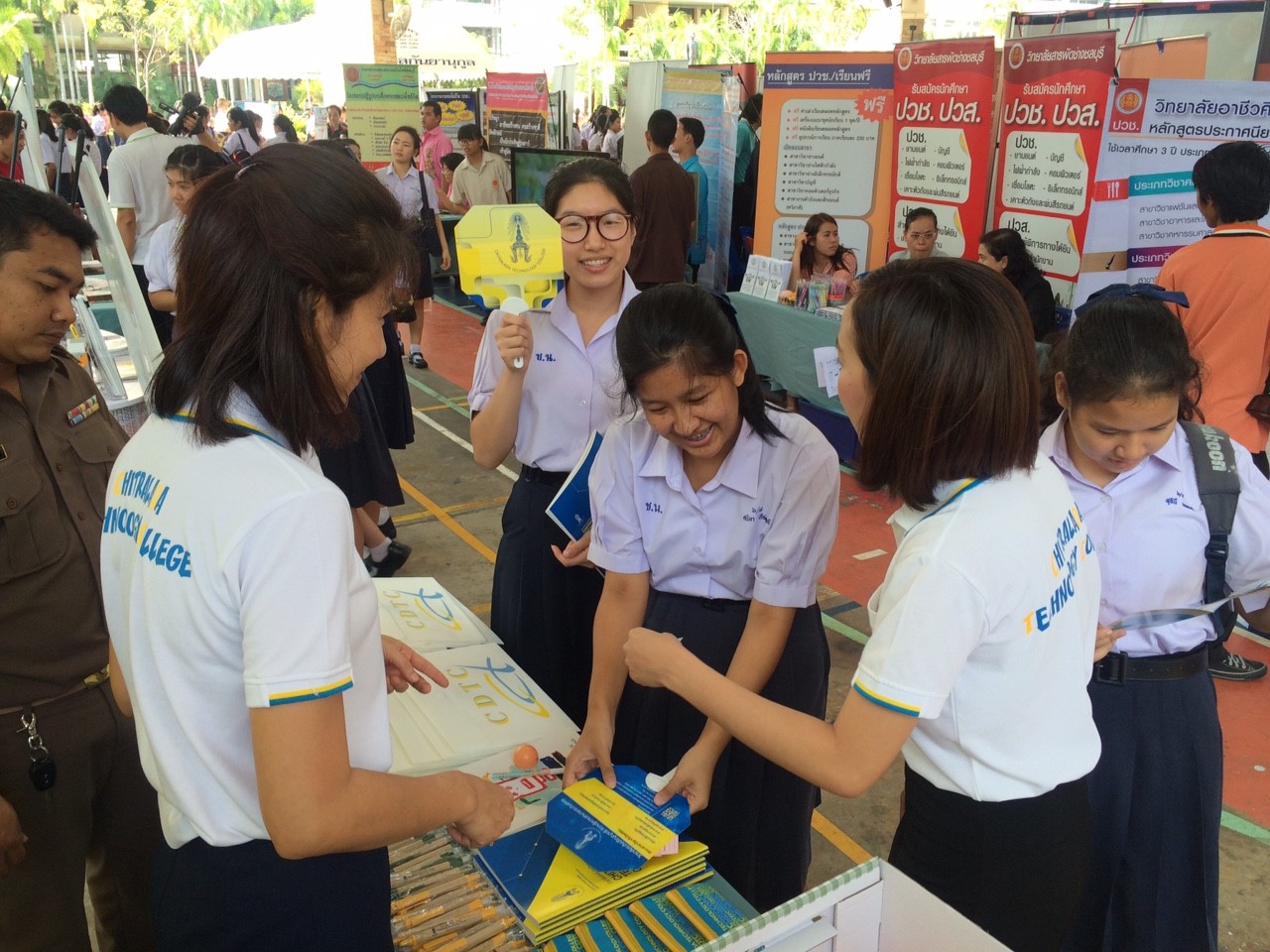กิจกรรม"บนเส้นทางสู่ฝัน กับสถาบันดี๊ดี" โรงเรียนชลกันยานุกุล — 1 พฤษภาคม 2025 — สถาบันเทคโนโลยีจิตรลดา CDTI