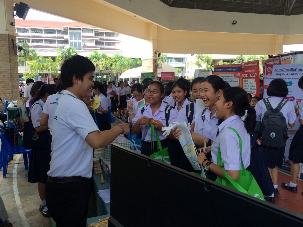 กิจกรรม"บนเส้นทางสู่ฝัน กับสถาบันดี๊ดี" โรงเรียนชลกันยานุกุล — 1 พฤษภาคม 2025 — สถาบันเทคโนโลยีจิตรลดา CDTI