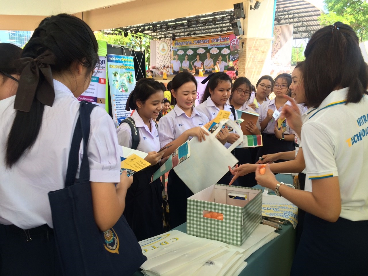 กิจกรรม"บนเส้นทางสู่ฝัน กับสถาบันดี๊ดี" โรงเรียนชลกันยานุกุล — 1 พฤษภาคม 2025 — สถาบันเทคโนโลยีจิตรลดา CDTI
