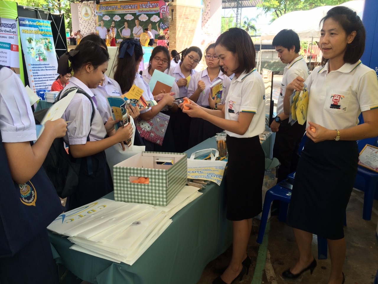 กิจกรรม"บนเส้นทางสู่ฝัน กับสถาบันดี๊ดี" โรงเรียนชลกันยานุกุล — 1 พฤษภาคม 2025 — สถาบันเทคโนโลยีจิตรลดา CDTI