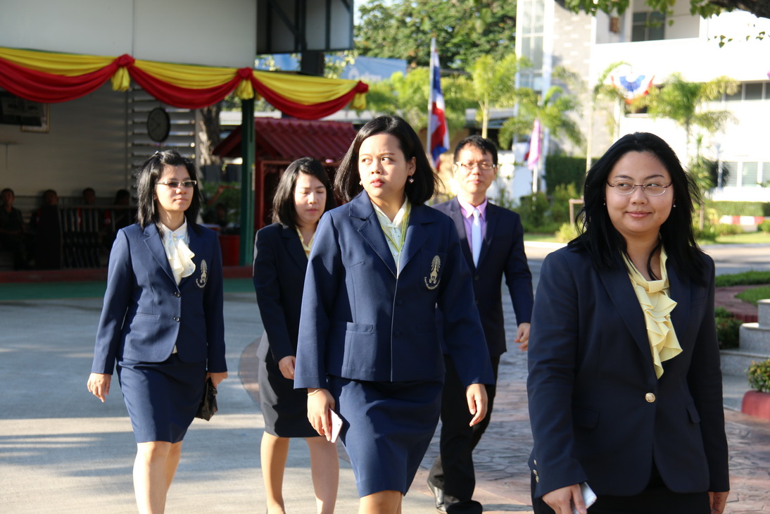 คณาอาจารย์ เจ้าหน้าที่ และนักศึกษาวิทยาลัยเทคโนโลยีจิตรลดา ร่วมพิธีวางพวงมาลาเนื่องในวันมหาธีรราชเจ้า ณ สวนเจ้าเชตุ — 1 พฤษภาคม 2025 — สถาบันเทคโนโลยีจิตรลดา CDTI