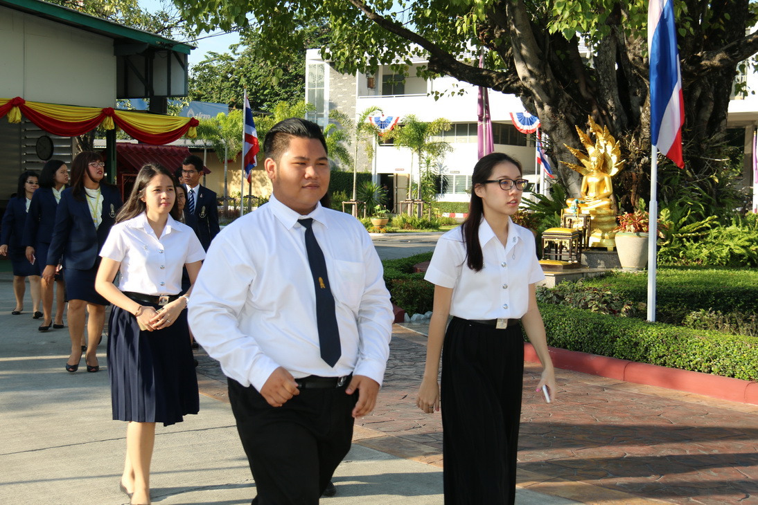 คณาอาจารย์ เจ้าหน้าที่ และนักศึกษาวิทยาลัยเทคโนโลยีจิตรลดา ร่วมพิธีวางพวงมาลาเนื่องในวันมหาธีรราชเจ้า ณ สวนเจ้าเชตุ — 1 พฤษภาคม 2025 — สถาบันเทคโนโลยีจิตรลดา CDTI