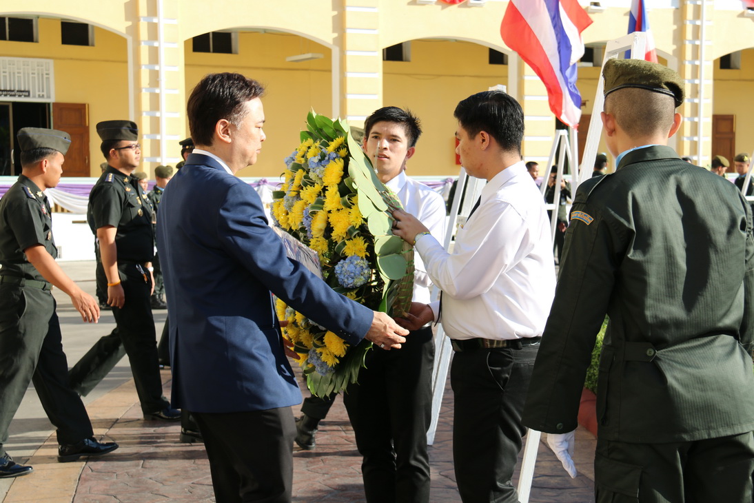 คณาอาจารย์ เจ้าหน้าที่ และนักศึกษาวิทยาลัยเทคโนโลยีจิตรลดา ร่วมพิธีวางพวงมาลาเนื่องในวันมหาธีรราชเจ้า ณ สวนเจ้าเชตุ — 1 พฤษภาคม 2025 — สถาบันเทคโนโลยีจิตรลดา CDTI