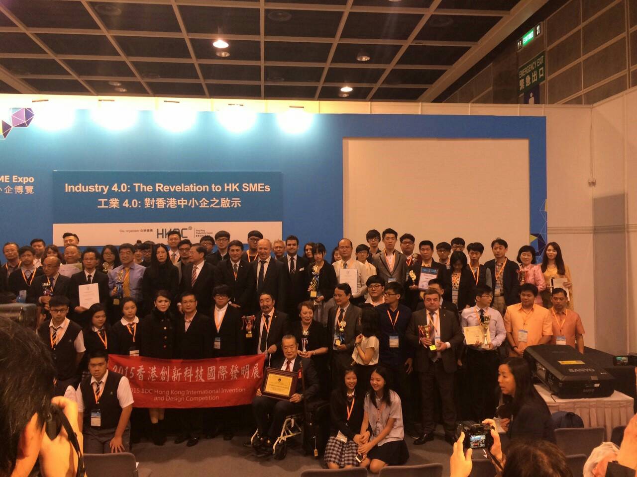 คณะผู้บริหาร คณาจารย์ เจ้าหน้าที่ และนักศึกษา ร่วมแสดงความยินดี กับ ผศ.โกศิน สวนานนท์ — 1 พฤษภาคม 2025 — สถาบันเทคโนโลยีจิตรลดา CDTI