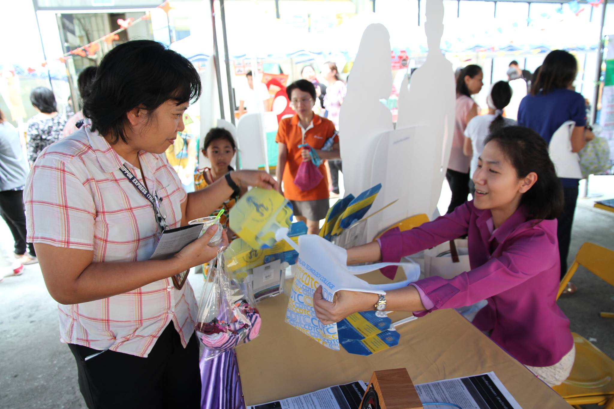 งานตลาดนัดไอเดีย ณ บริเวณอาคารมาลีนนท์ ทาวเวอร์ — 1 พฤษภาคม 2025 — สถาบันเทคโนโลยีจิตรลดา CDTI