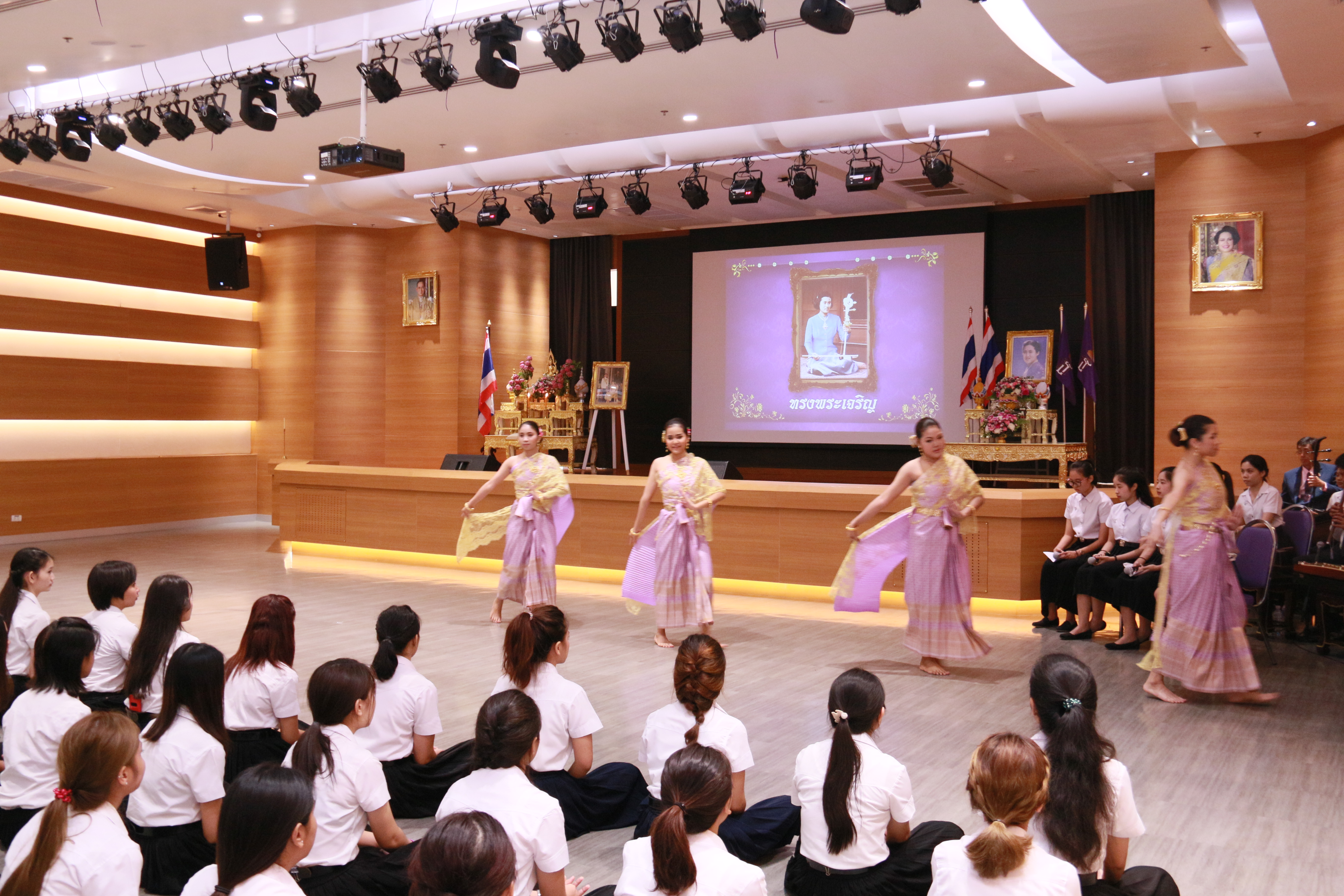 วันศุกร์ที่ 1 เมษายน 2559 พิธีถวายพระพรชัยมงคล สมเด็จพระเทพรัตนราชสุดาฯสยามบรมราชกุมารี — 1 พฤษภาคม 2025 — สถาบันเทคโนโลยีจิตรลดา CDTI