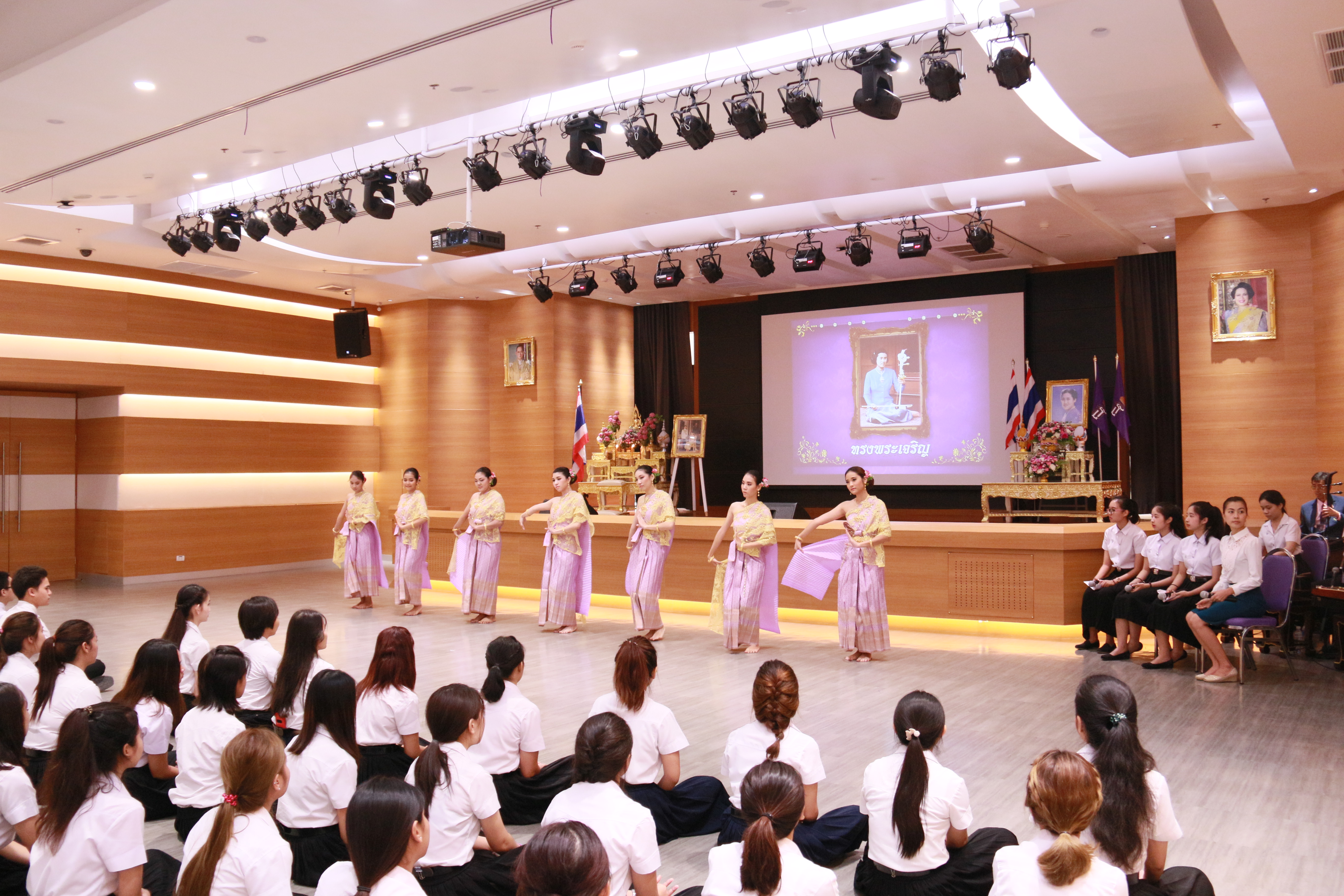 วันศุกร์ที่ 1 เมษายน 2559 พิธีถวายพระพรชัยมงคล สมเด็จพระเทพรัตนราชสุดาฯสยามบรมราชกุมารี — 1 พฤษภาคม 2025 — สถาบันเทคโนโลยีจิตรลดา CDTI
