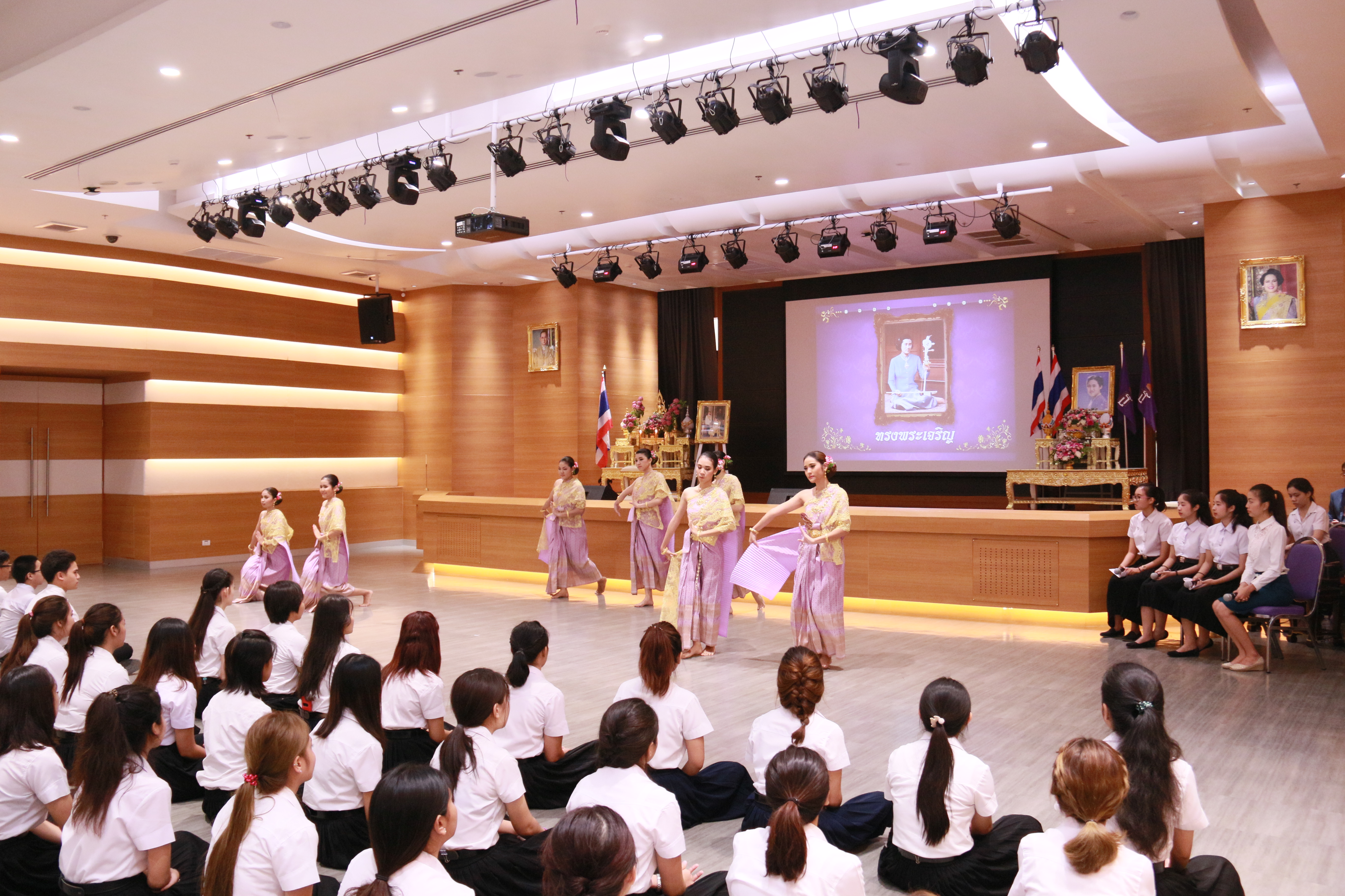 วันศุกร์ที่ 1 เมษายน 2559 พิธีถวายพระพรชัยมงคล สมเด็จพระเทพรัตนราชสุดาฯสยามบรมราชกุมารี — 1 พฤษภาคม 2025 — สถาบันเทคโนโลยีจิตรลดา CDTI