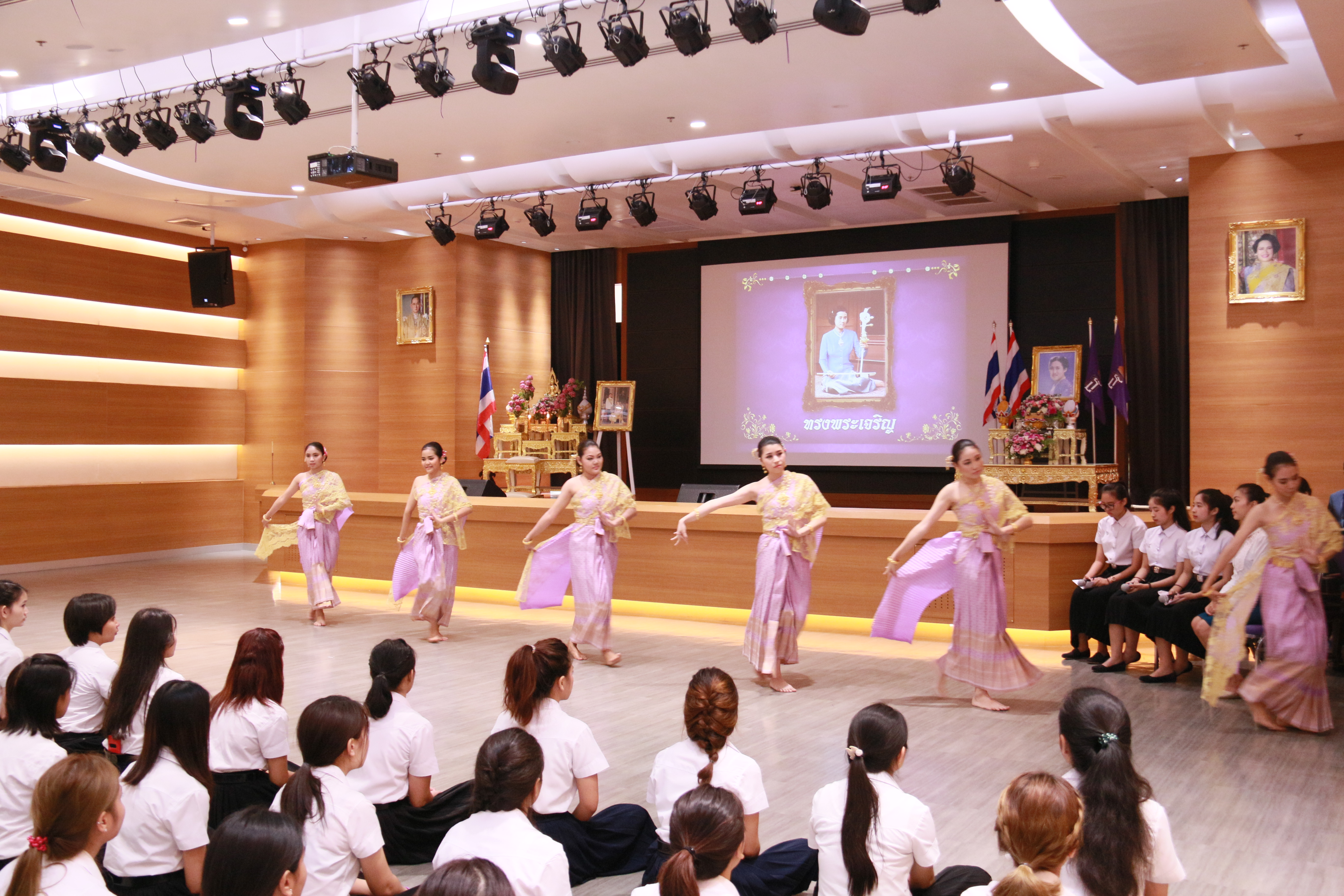 วันศุกร์ที่ 1 เมษายน 2559 พิธีถวายพระพรชัยมงคล สมเด็จพระเทพรัตนราชสุดาฯสยามบรมราชกุมารี — 1 พฤษภาคม 2025 — สถาบันเทคโนโลยีจิตรลดา CDTI