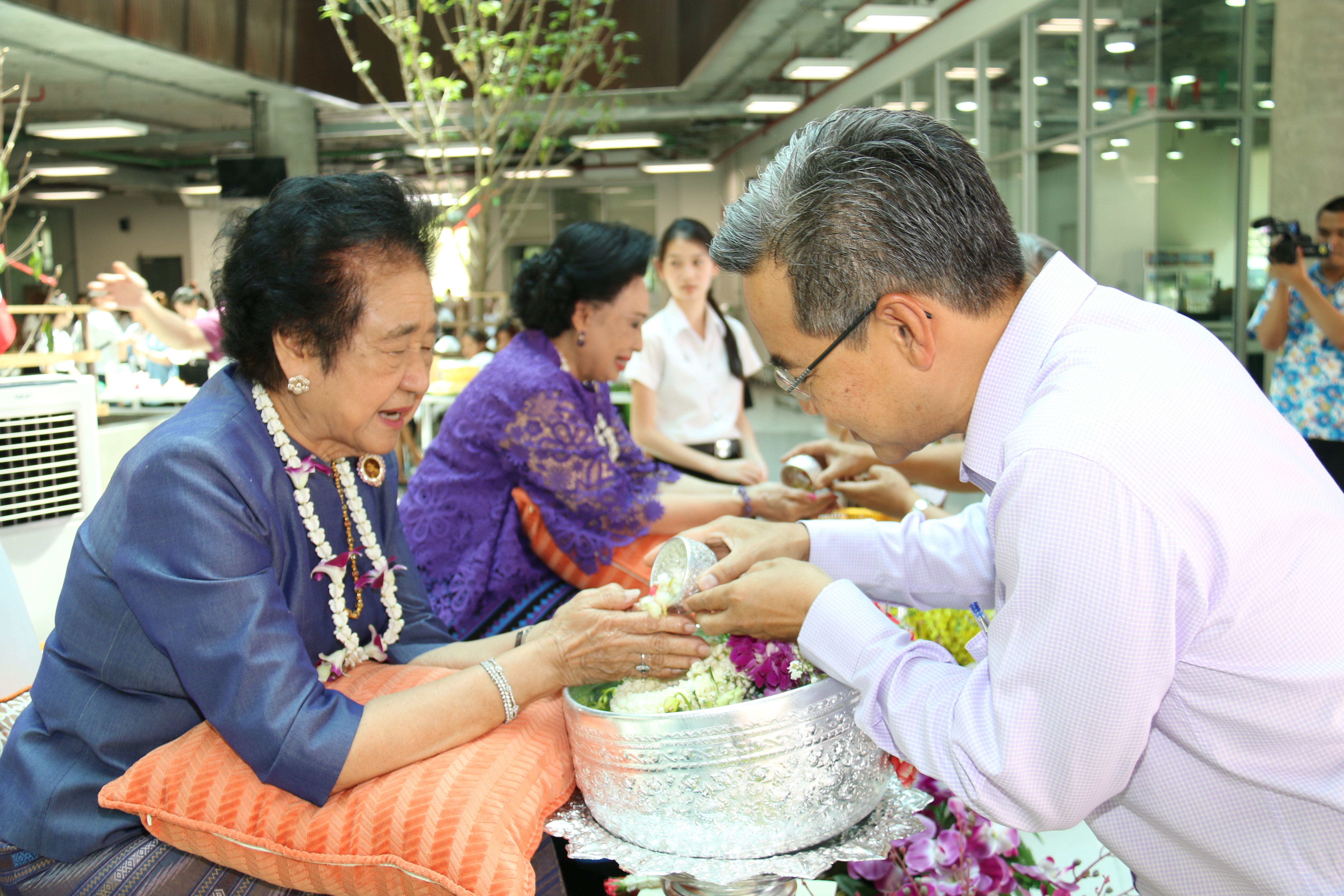 พิธีสรงน้ำพระ-รดน้ำดำหัว — 20 พฤษภาคม 2025 — สถาบันเทคโนโลยีจิตรลดา CDTI