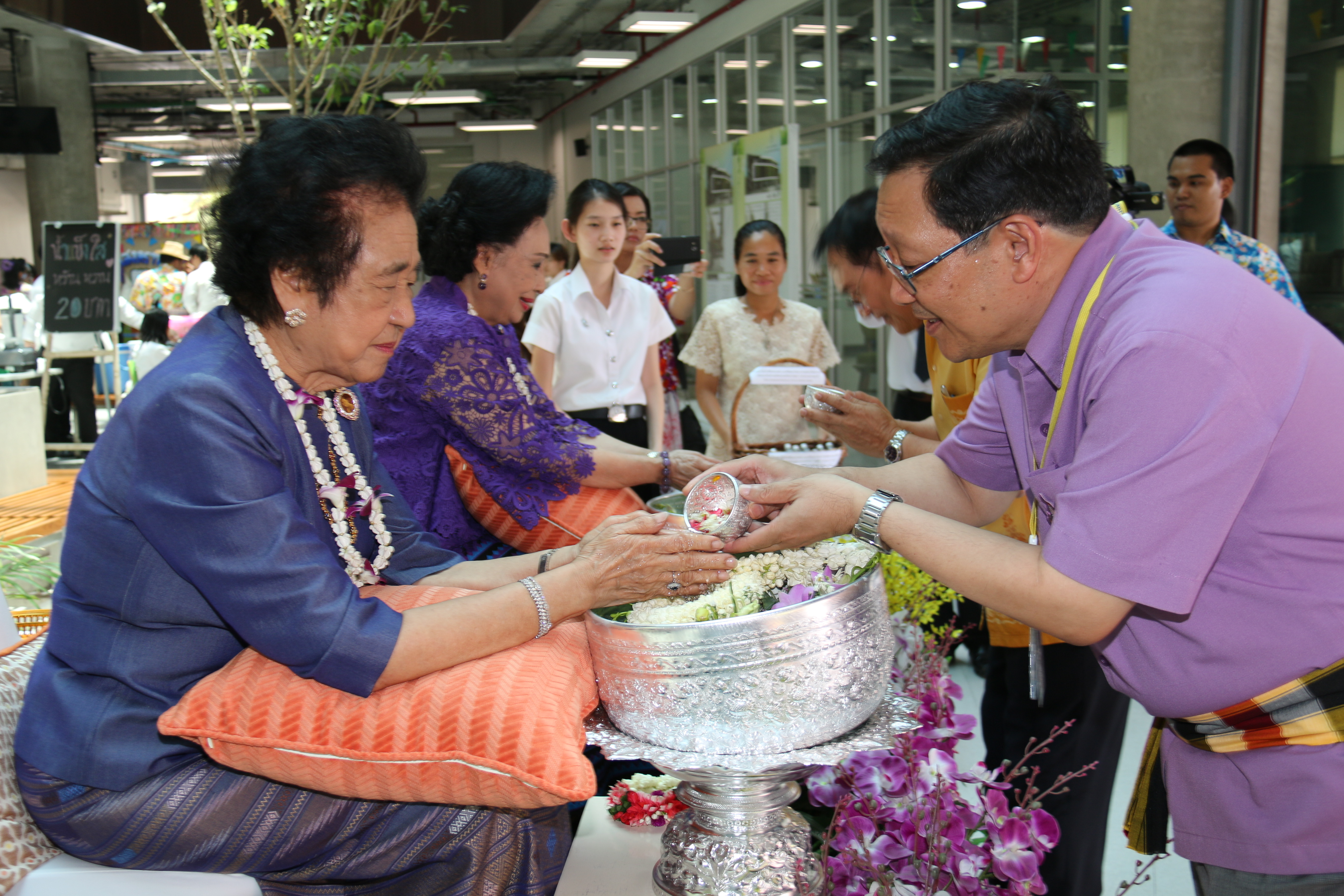 พิธีสรงน้ำพระ-รดน้ำดำหัว — 20 พฤษภาคม 2025 — สถาบันเทคโนโลยีจิตรลดา CDTI