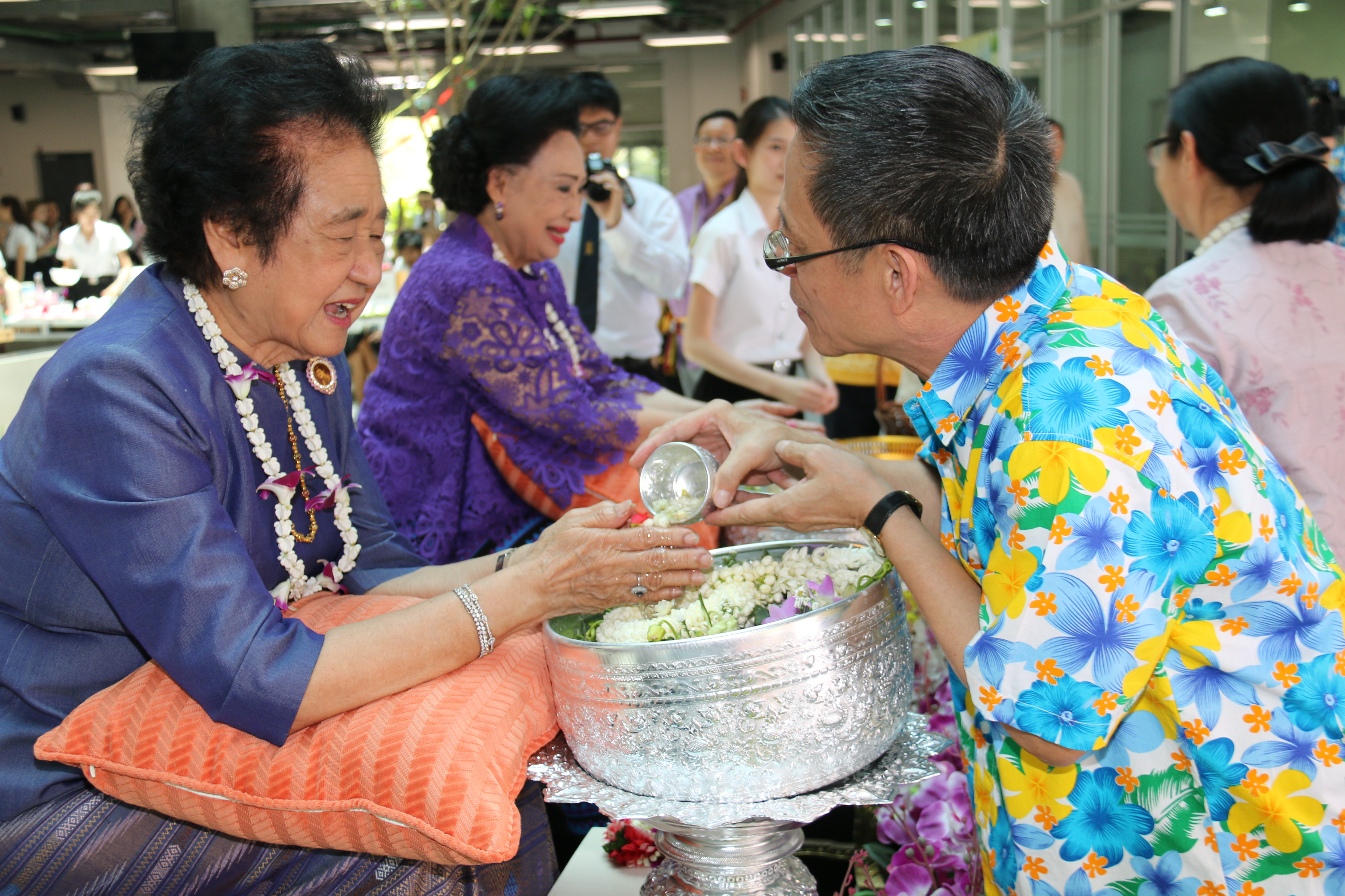 พิธีสรงน้ำพระ-รดน้ำดำหัว — 20 พฤษภาคม 2025 — สถาบันเทคโนโลยีจิตรลดา CDTI