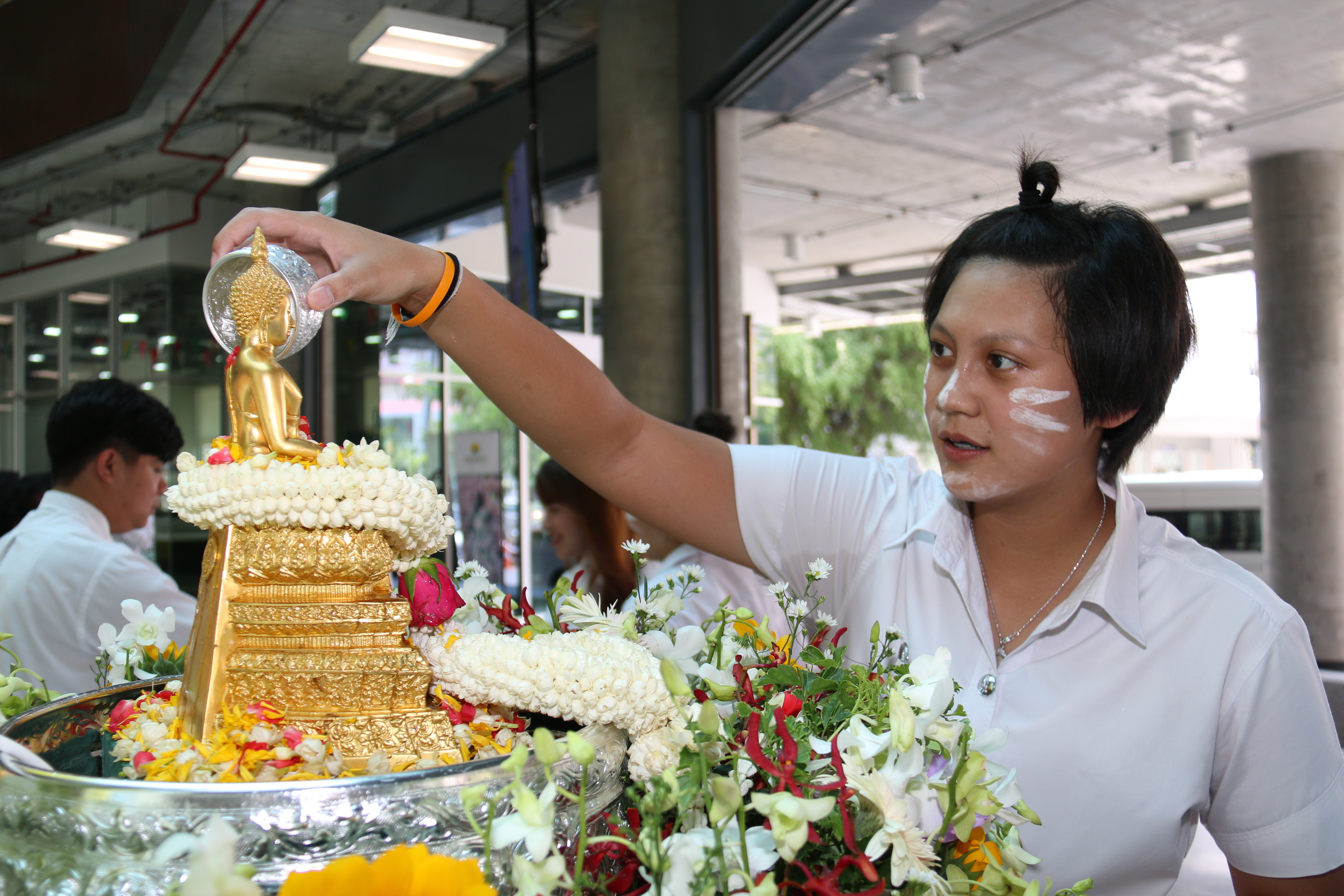 พิธีสรงน้ำพระ-รดน้ำดำหัว — 20 พฤษภาคม 2025 — สถาบันเทคโนโลยีจิตรลดา CDTI