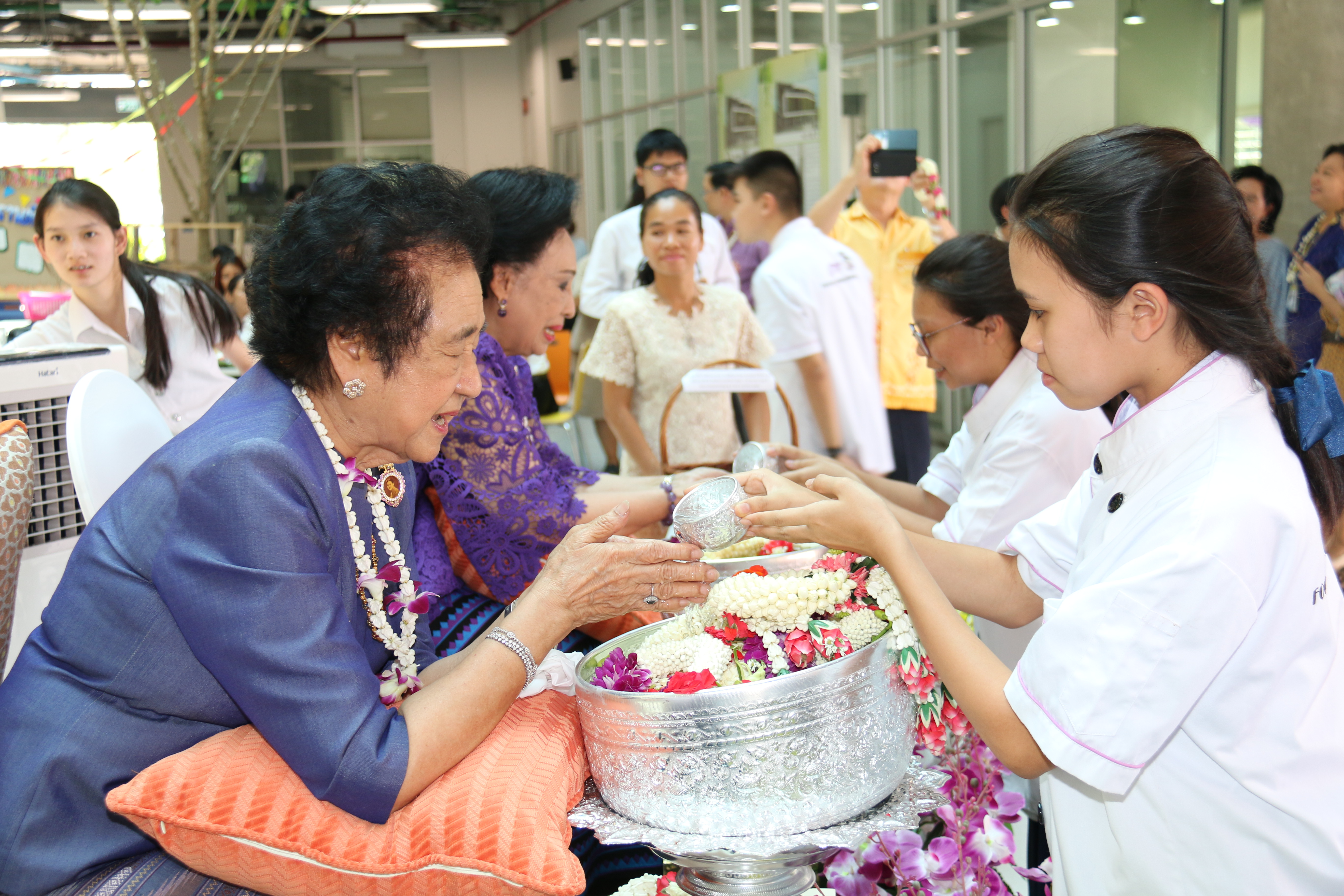 พิธีสรงน้ำพระ-รดน้ำดำหัว — 20 พฤษภาคม 2025 — สถาบันเทคโนโลยีจิตรลดา CDTI