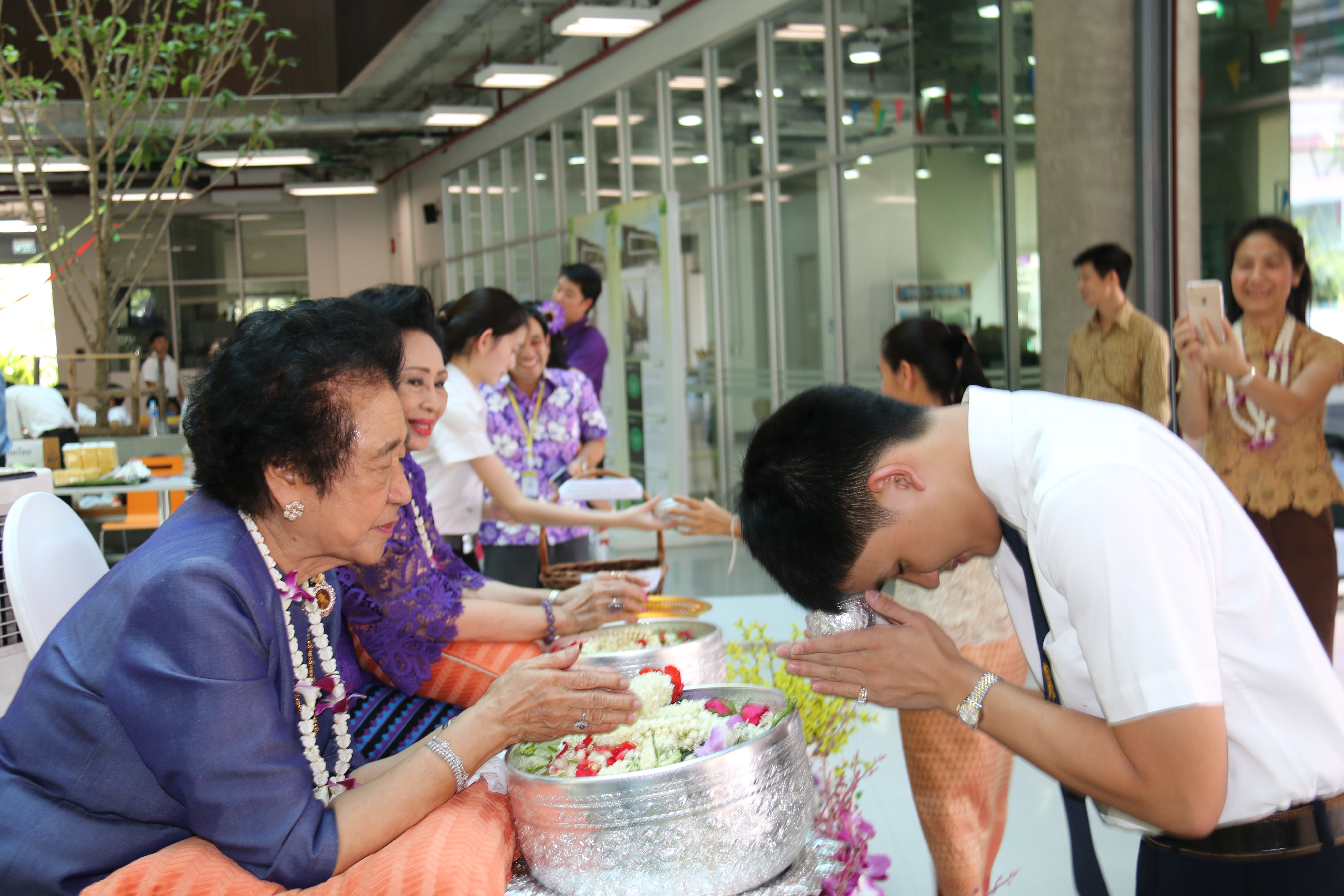 พิธีสรงน้ำพระ-รดน้ำดำหัว — 20 พฤษภาคม 2025 — สถาบันเทคโนโลยีจิตรลดา CDTI
