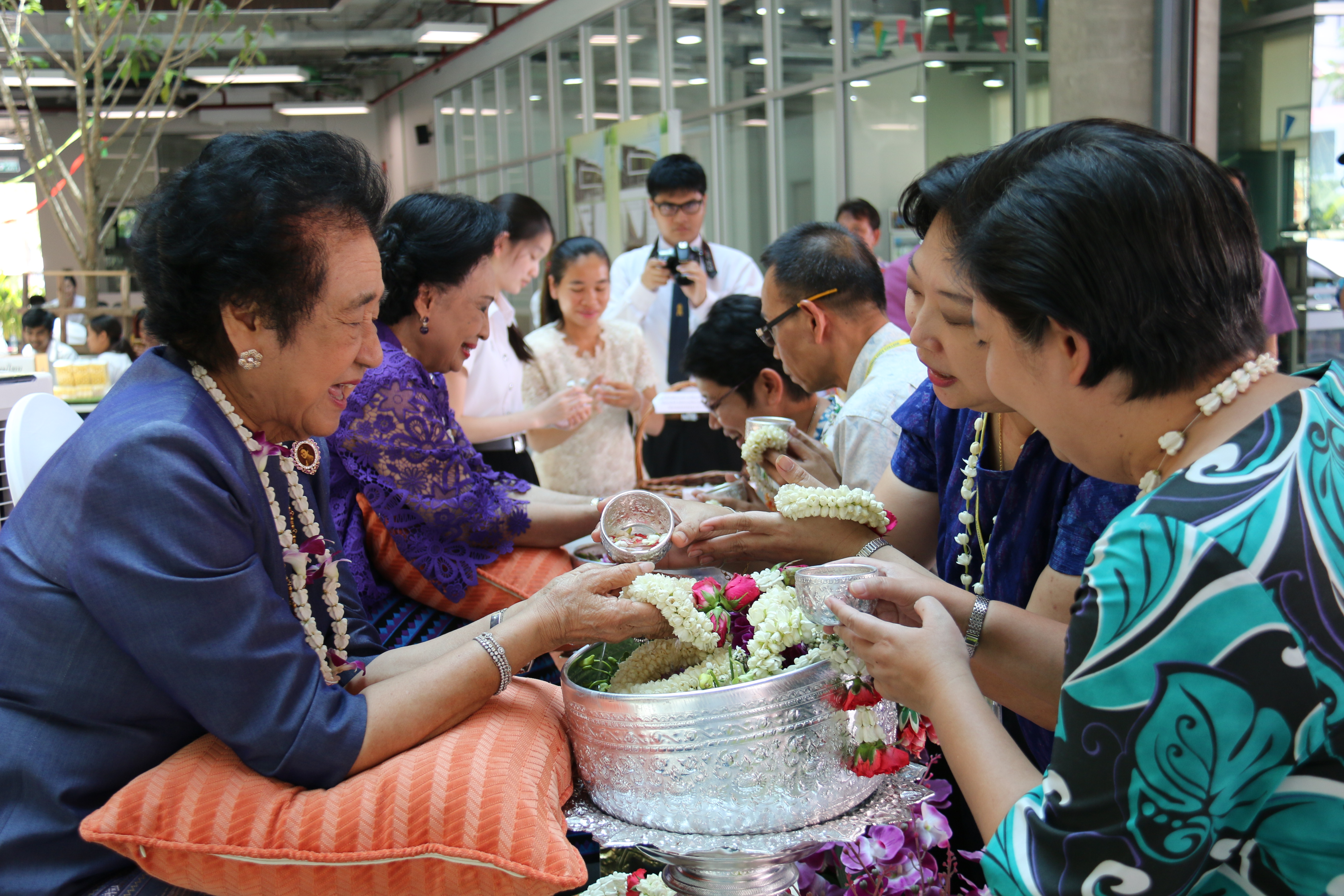 พิธีสรงน้ำพระ-รดน้ำดำหัว — 20 พฤษภาคม 2025 — สถาบันเทคโนโลยีจิตรลดา CDTI