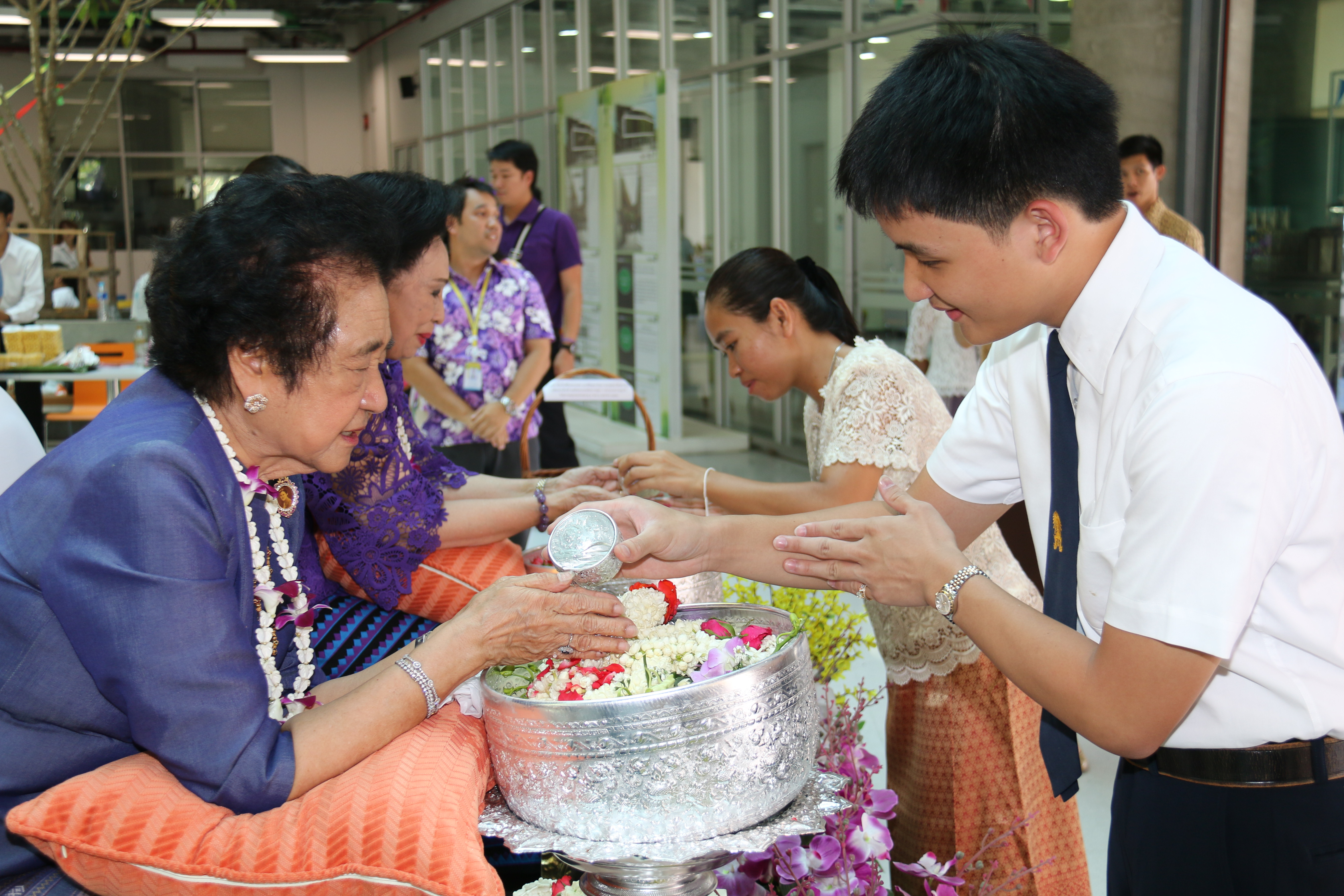พิธีสรงน้ำพระ-รดน้ำดำหัว — 20 พฤษภาคม 2025 — สถาบันเทคโนโลยีจิตรลดา CDTI