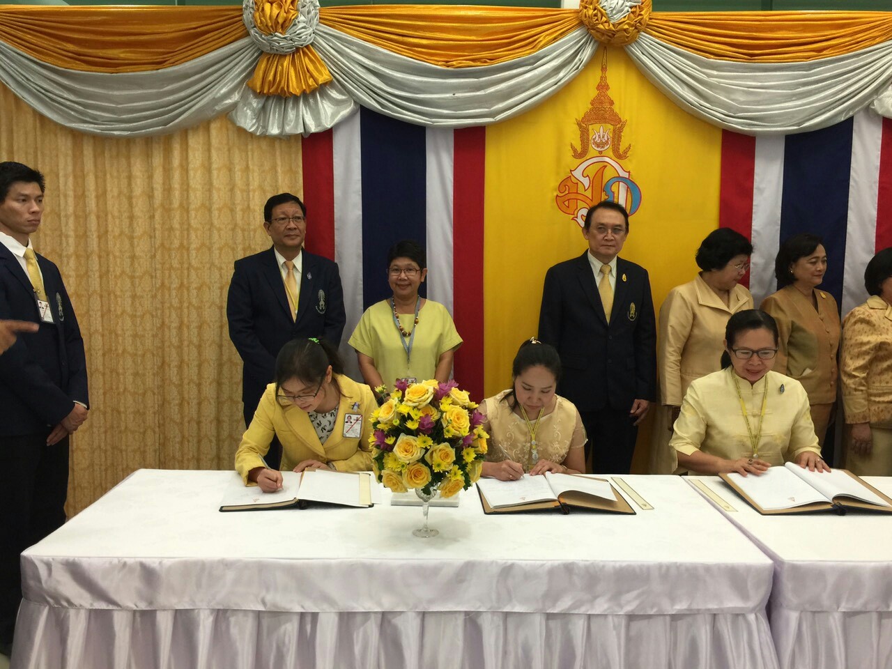 ลงนามถวายพระพรสมเด็จพระบรมโอรสาธิราชฯ — 2 พฤษภาคม 2025 — สถาบันเทคโนโลยีจิตรลดา CDTI