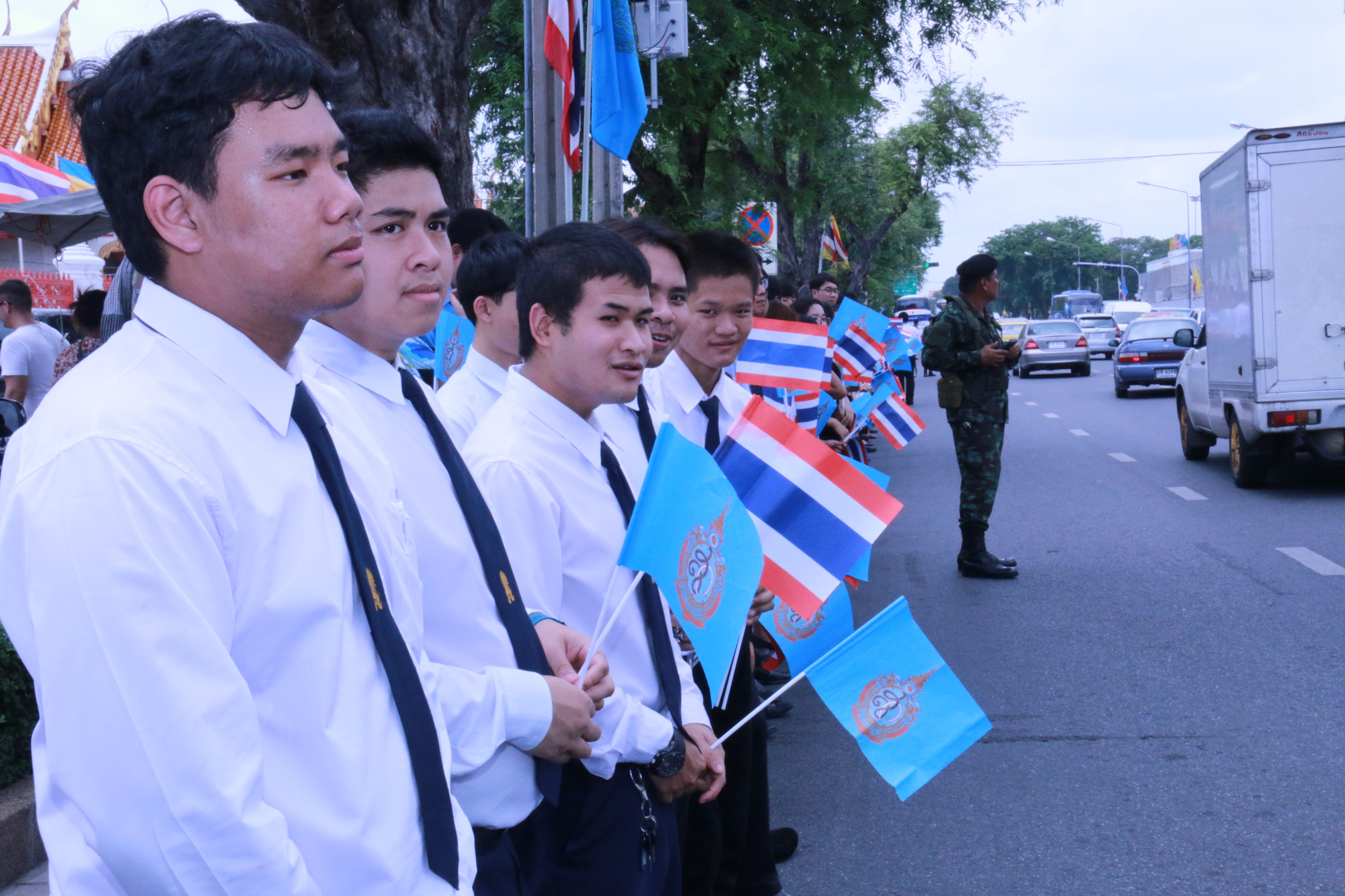 คณะผู้บริหาร คณาจารย์ บุคลากร นักศึกษาและนักเรียน วิทยาลัยเทคโนโลยีจิตรลดาและโรงเรียนจิตรลดา เฝ้าทูลละอองธุลีพระบาทรับเสด็จ สมเด็จพระนางเจ้า ฯ พระบรมราชินีนาถ — 2 พฤษภาคม 2025 — สถาบันเทคโนโลยีจิตรลดา CDTI