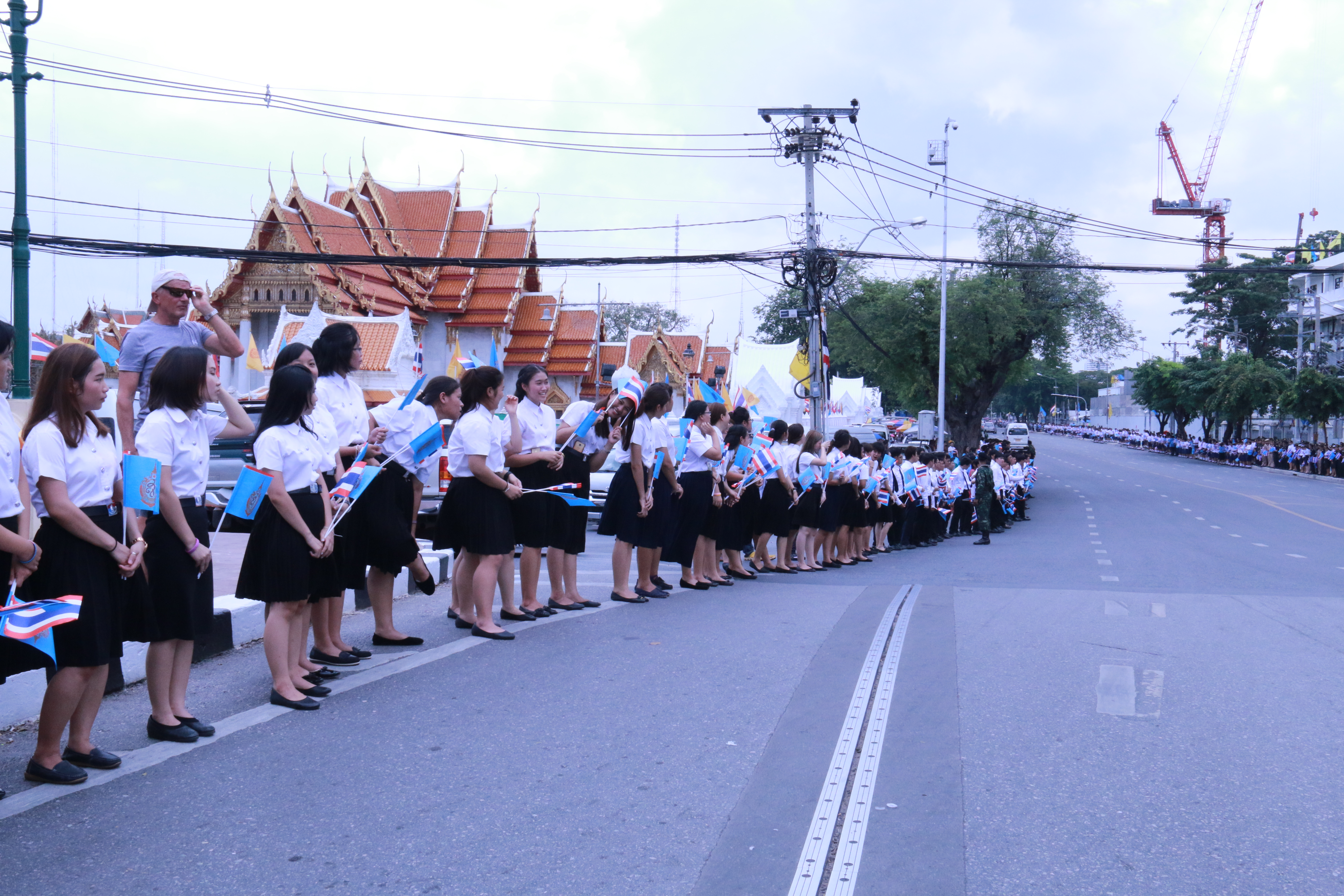คณะผู้บริหาร คณาจารย์ บุคลากร นักศึกษาและนักเรียน วิทยาลัยเทคโนโลยีจิตรลดาและโรงเรียนจิตรลดา เฝ้าทูลละอองธุลีพระบาทรับเสด็จ สมเด็จพระนางเจ้า ฯ พระบรมราชินีนาถ — 2 พฤษภาคม 2025 — สถาบันเทคโนโลยีจิตรลดา CDTI