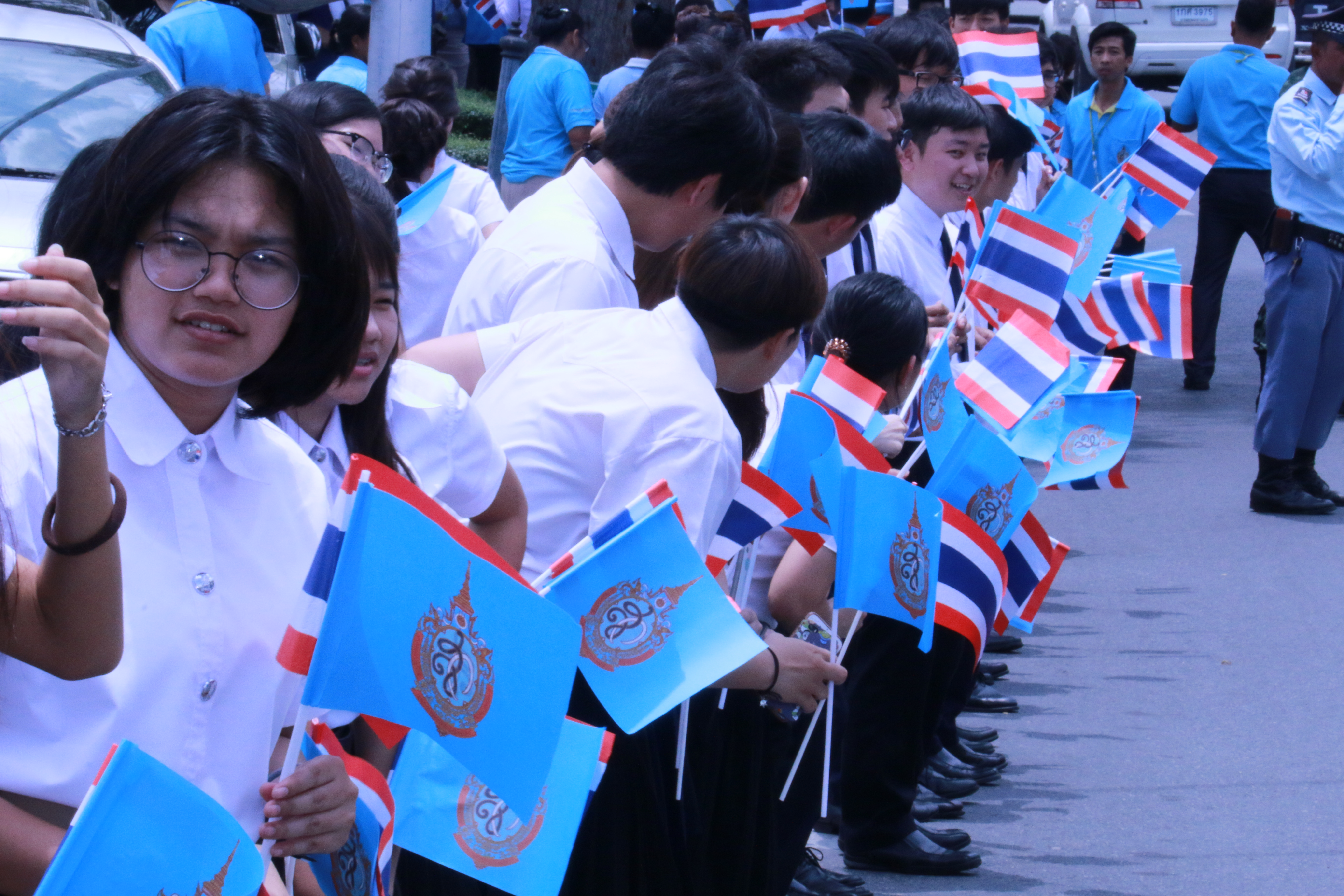 คณะผู้บริหาร คณาจารย์ บุคลากร นักศึกษาและนักเรียน วิทยาลัยเทคโนโลยีจิตรลดาและโรงเรียนจิตรลดา เฝ้าทูลละอองธุลีพระบาทรับเสด็จ สมเด็จพระนางเจ้า ฯ พระบรมราชินีนาถ — 2 พฤษภาคม 2025 — สถาบันเทคโนโลยีจิตรลดา CDTI