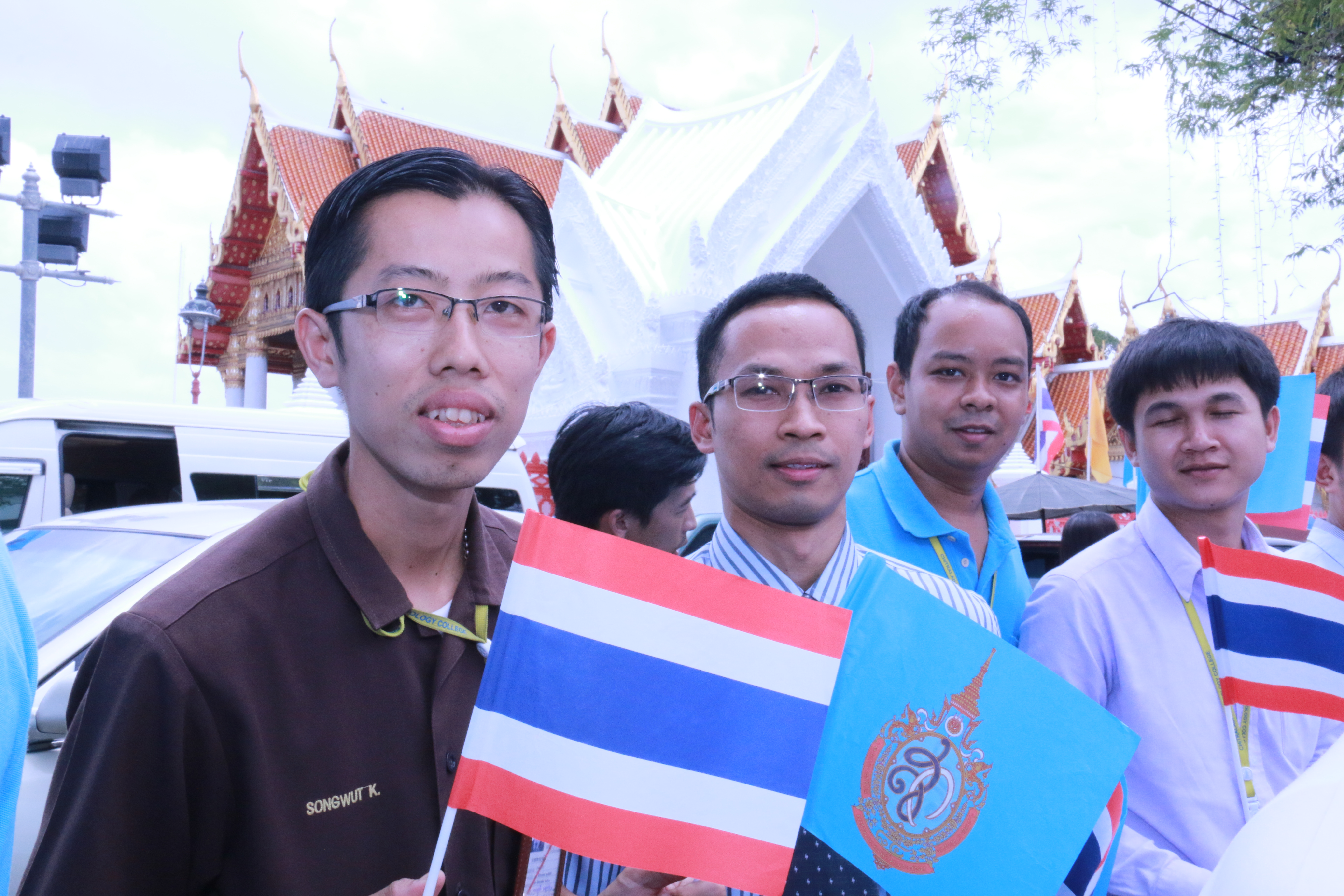 คณะผู้บริหาร คณาจารย์ บุคลากร นักศึกษาและนักเรียน วิทยาลัยเทคโนโลยีจิตรลดาและโรงเรียนจิตรลดา เฝ้าทูลละอองธุลีพระบาทรับเสด็จ สมเด็จพระนางเจ้า ฯ พระบรมราชินีนาถ — 2 พฤษภาคม 2025 — สถาบันเทคโนโลยีจิตรลดา CDTI