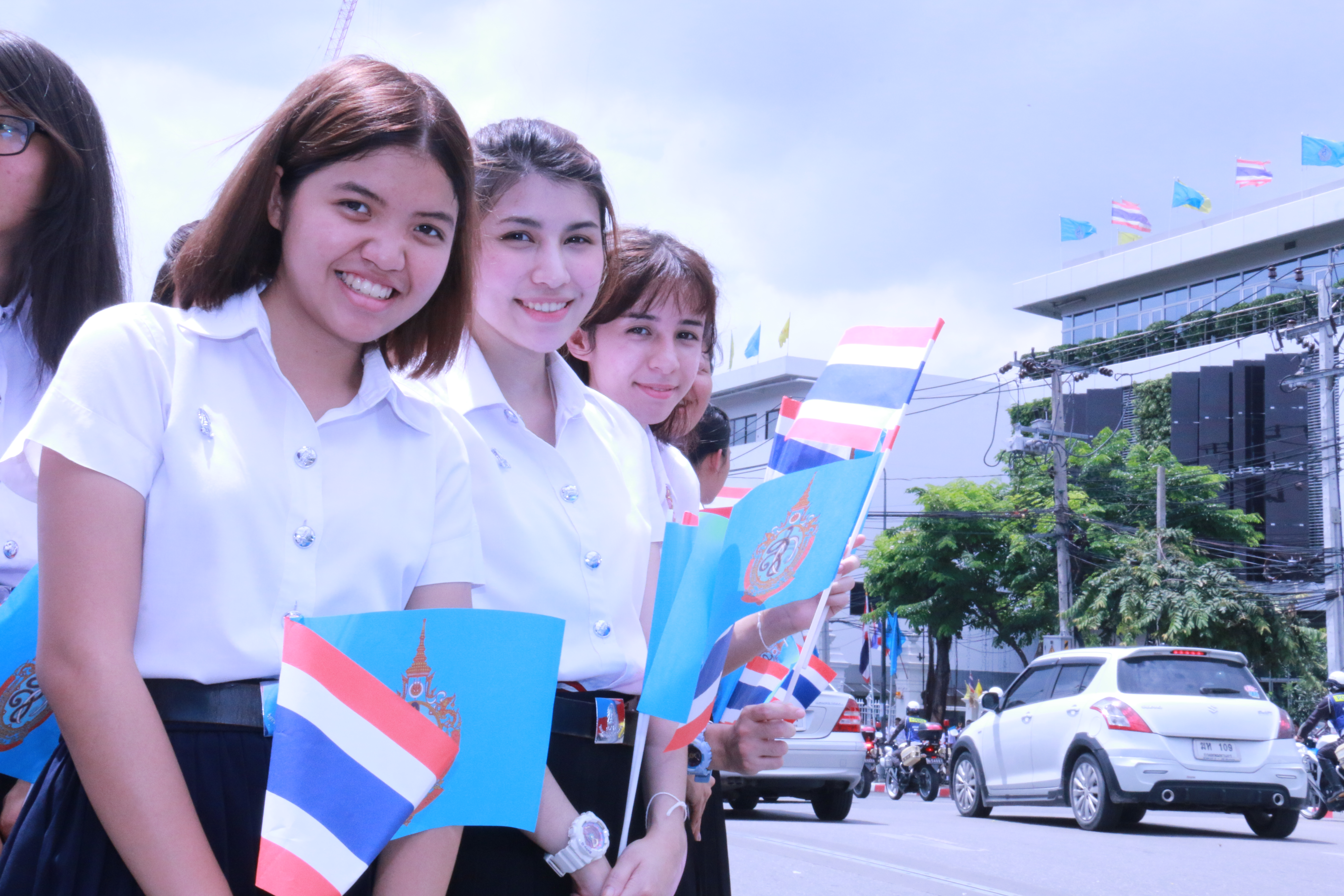คณะผู้บริหาร คณาจารย์ บุคลากร นักศึกษาและนักเรียน วิทยาลัยเทคโนโลยีจิตรลดาและโรงเรียนจิตรลดา เฝ้าทูลละอองธุลีพระบาทรับเสด็จ สมเด็จพระนางเจ้า ฯ พระบรมราชินีนาถ — 2 พฤษภาคม 2025 — สถาบันเทคโนโลยีจิตรลดา CDTI