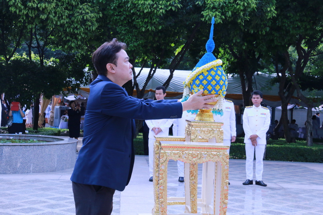 วางพานพุ่มถวายราชสักการะพระบรมราชานุสาวรีย์พระบาทสมเด็จพระจอมเกล้าเจ้าอยู่หัว — 2 พฤษภาคม 2025 — สถาบันเทคโนโลยีจิตรลดา CDTI