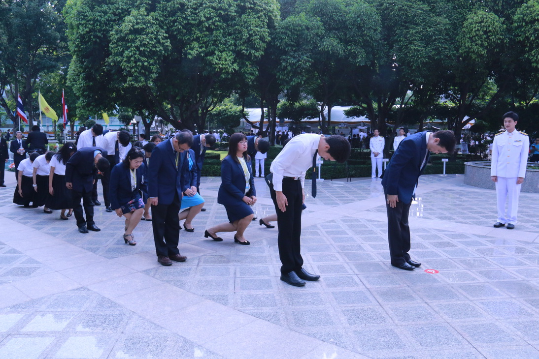 วางพานพุ่มถวายราชสักการะพระบรมราชานุสาวรีย์พระบาทสมเด็จพระจอมเกล้าเจ้าอยู่หัว — 2 พฤษภาคม 2025 — สถาบันเทคโนโลยีจิตรลดา CDTI